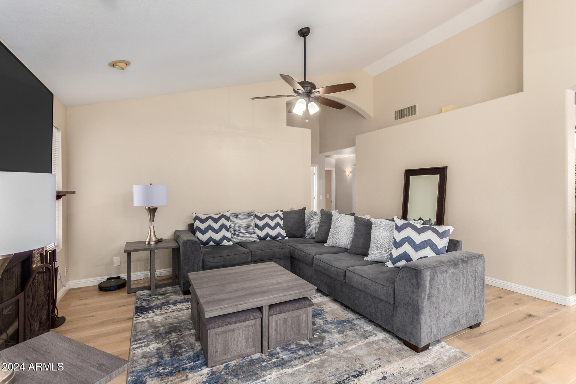 3243 N SAFFRON