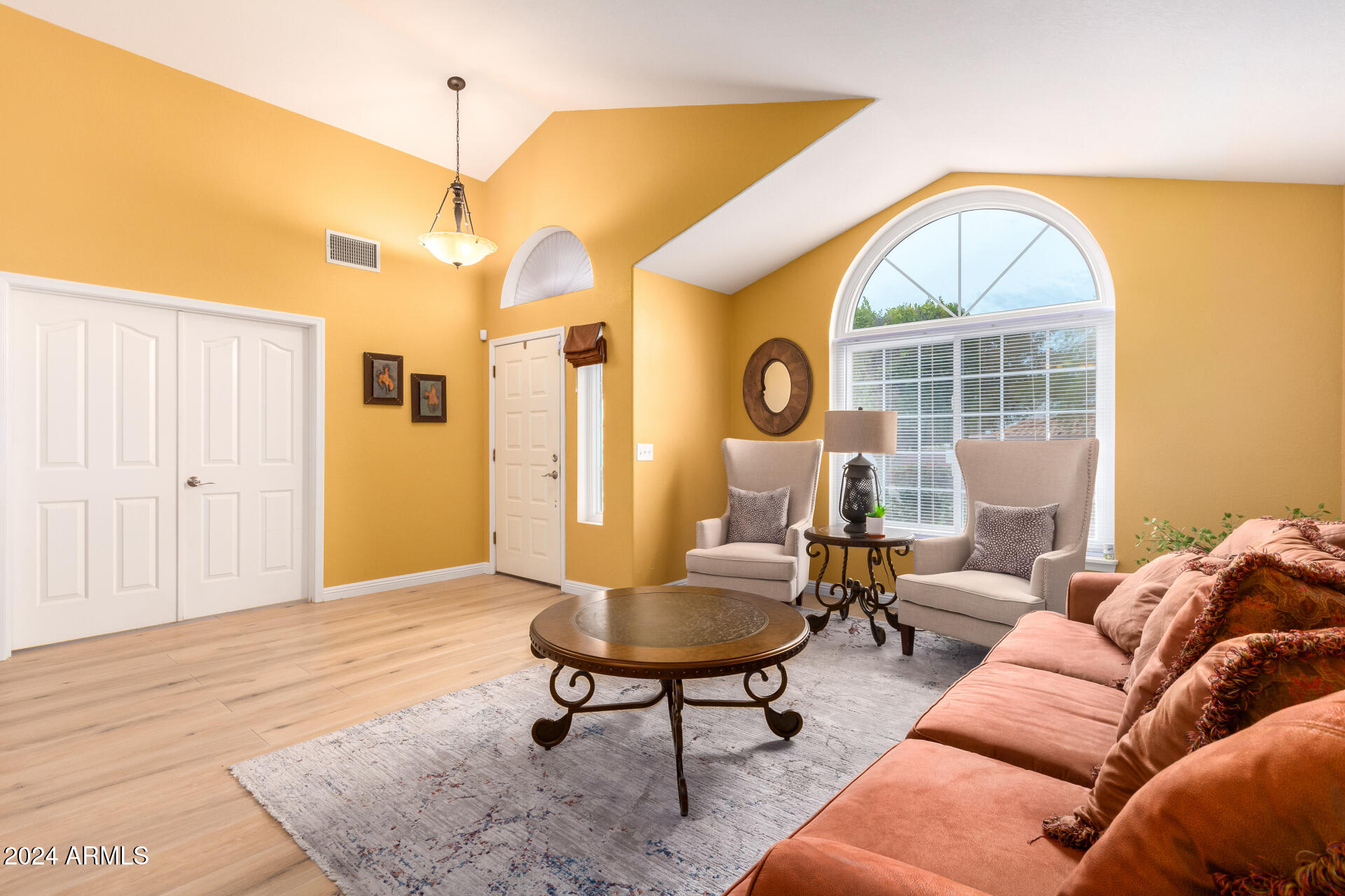 3243 N SAFFRON
