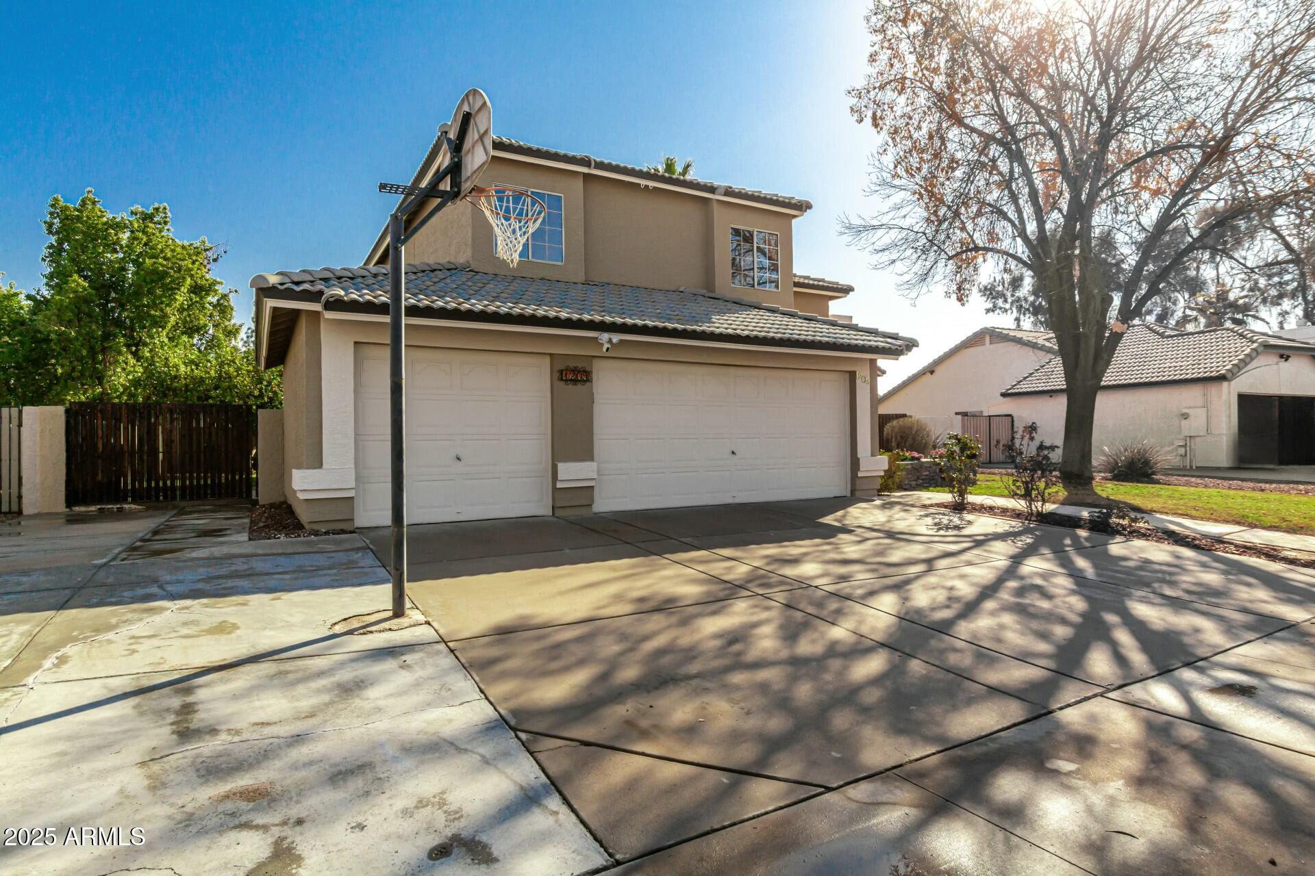 1209 N NEWPORT Street