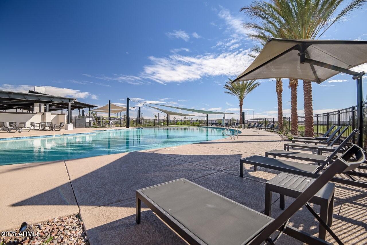 804 W SUPERSTITION Drive