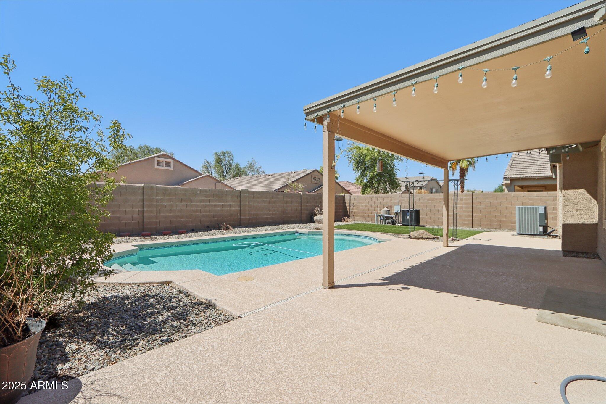 41087 W THORNBERRY Lane