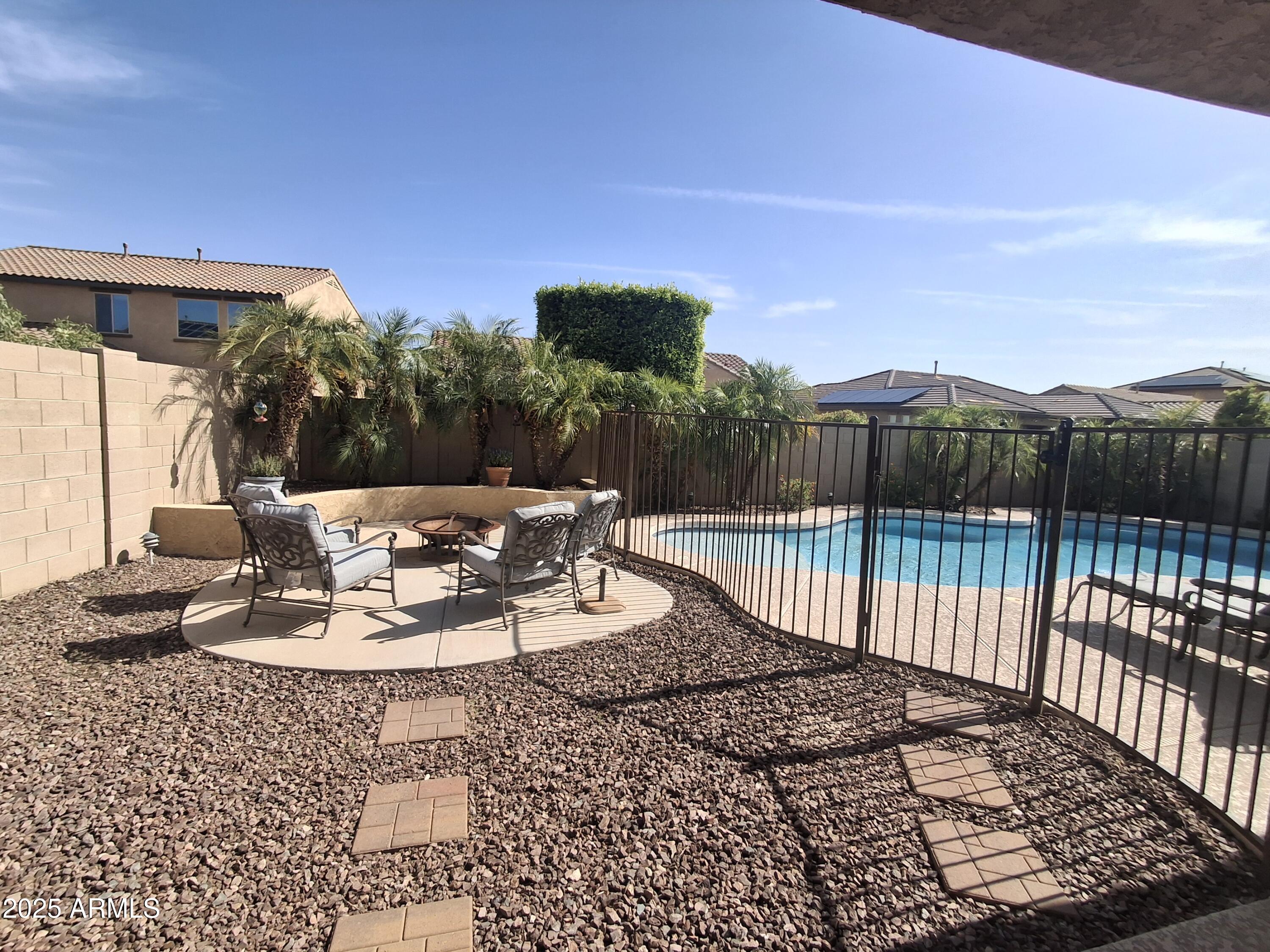 10773 W PRICKLY PEAR Trail