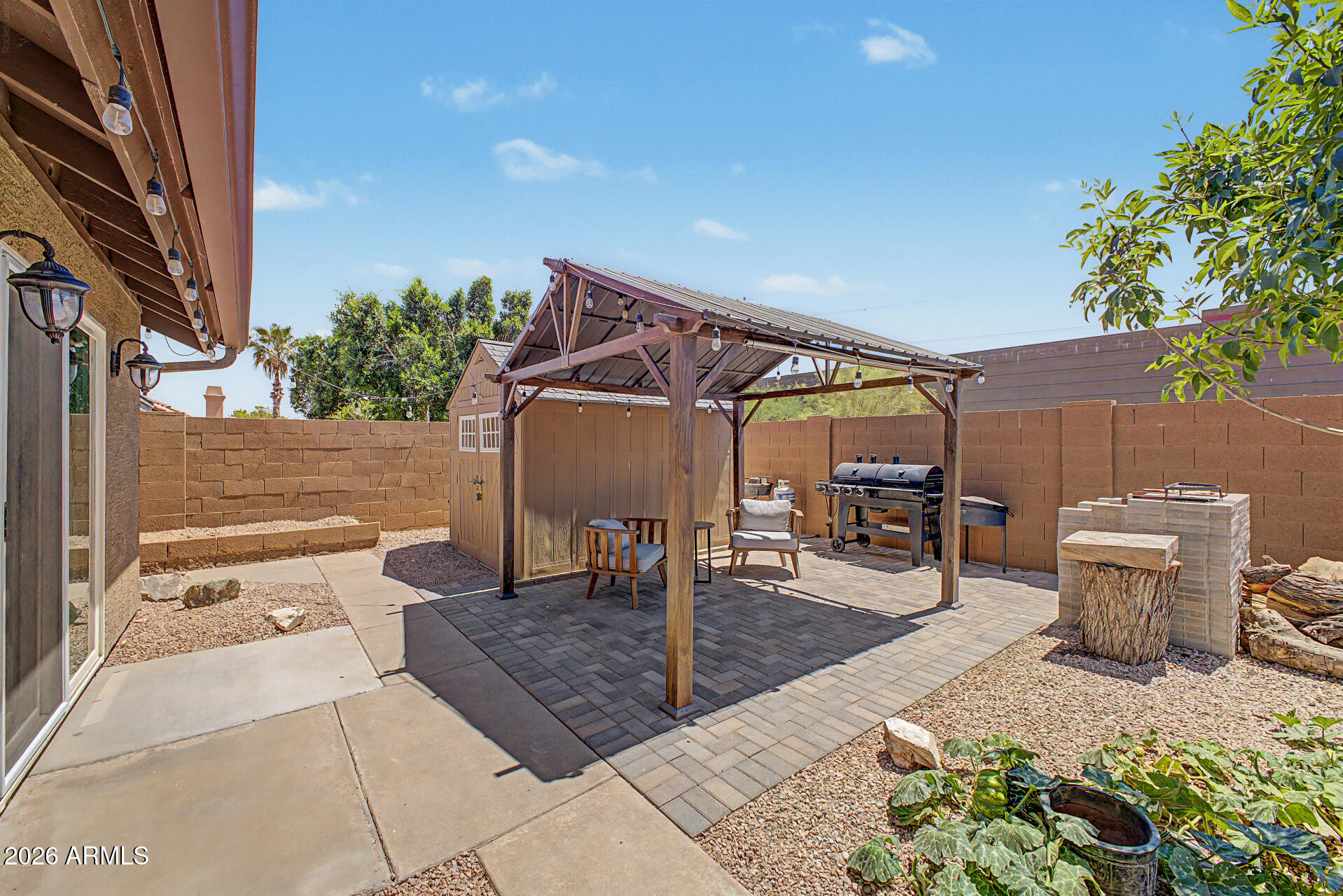 2943 E REDWOOD Lane