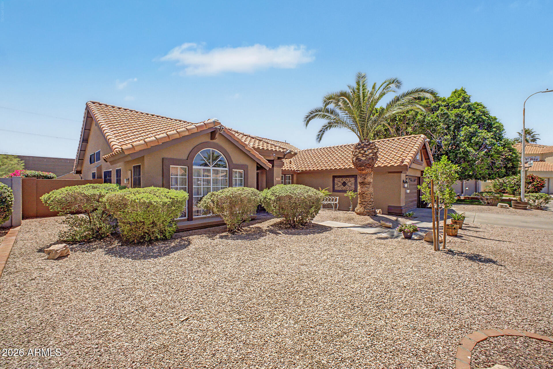 2943 E REDWOOD Lane