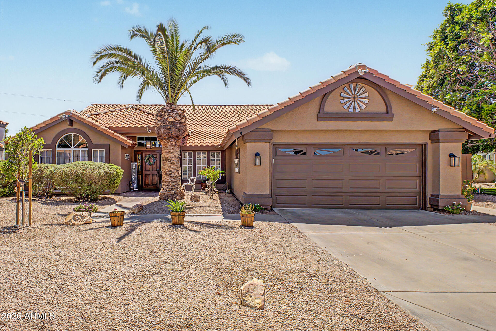 2943 E REDWOOD Lane