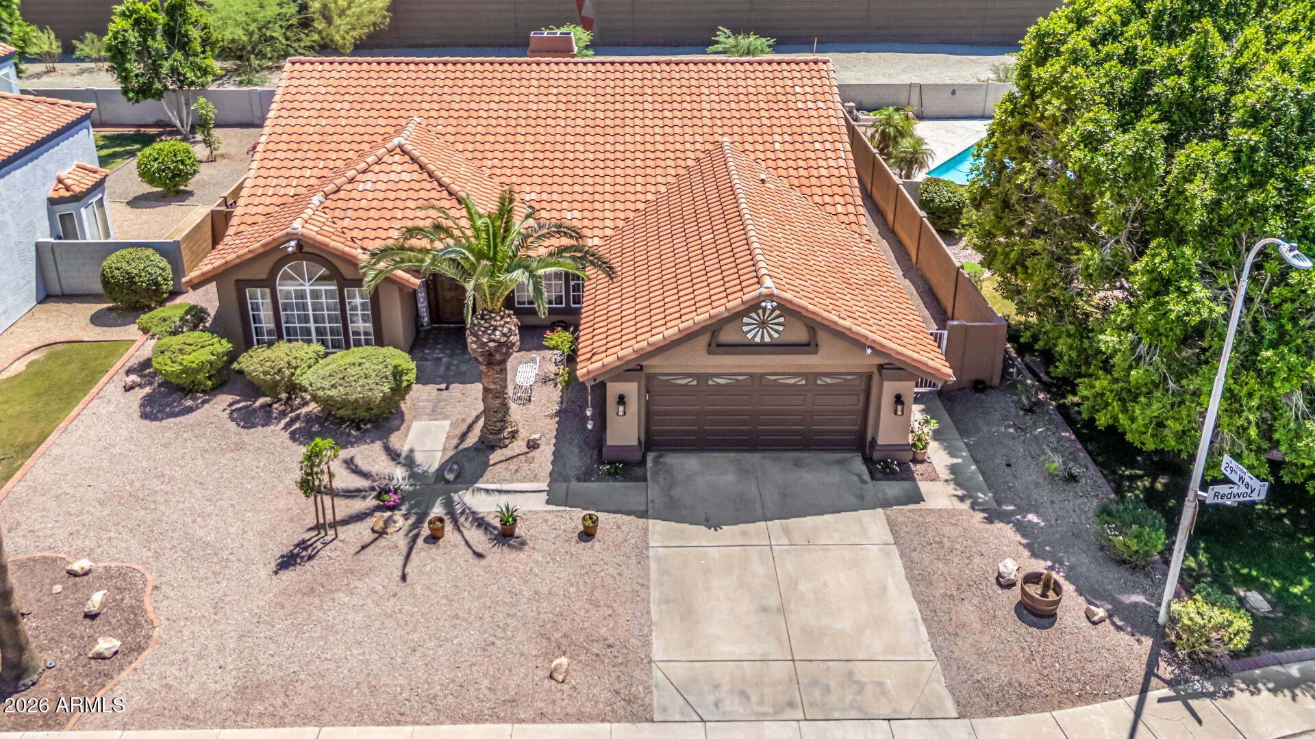 2943 E REDWOOD Lane