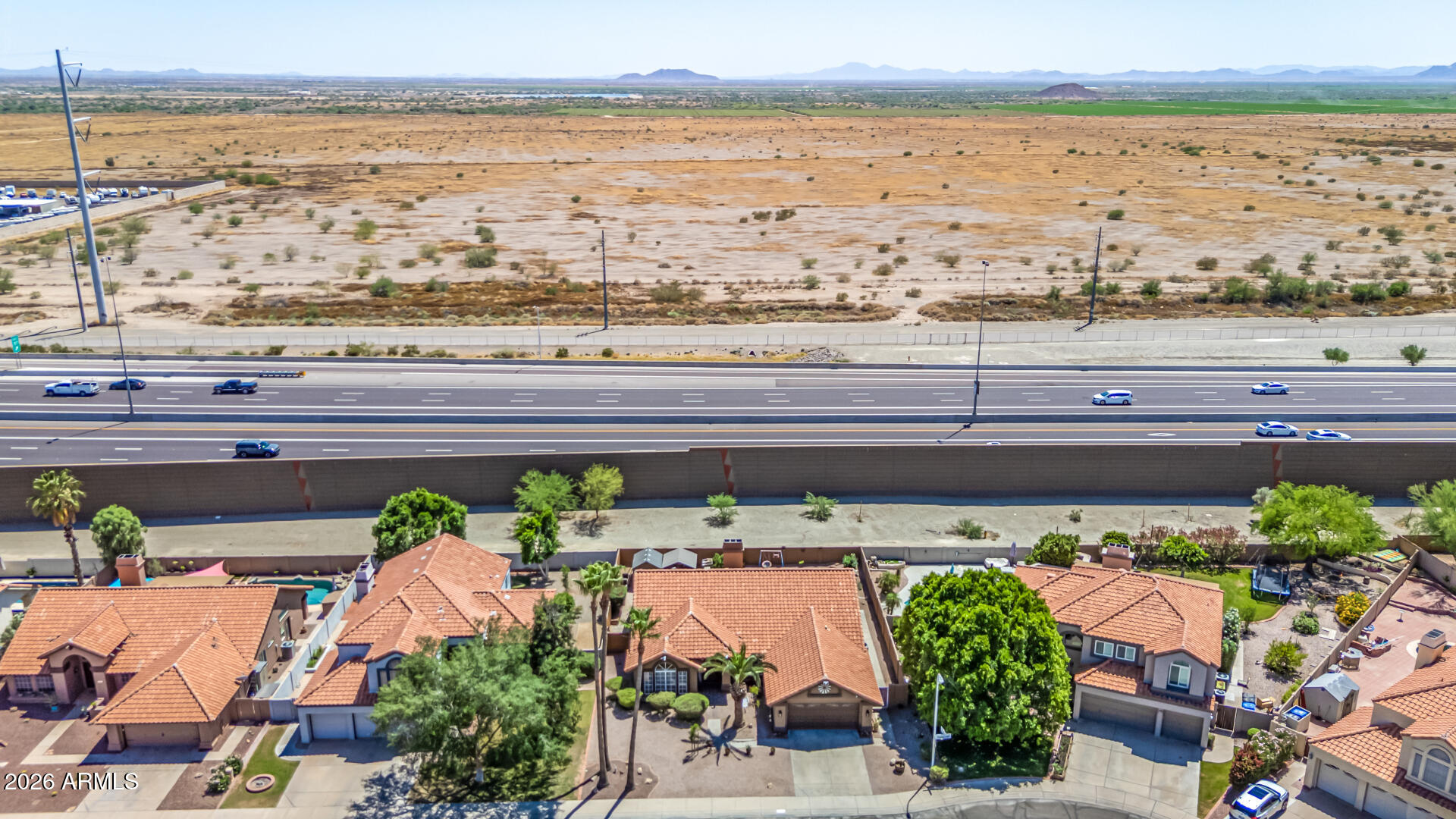 2943 E REDWOOD Lane