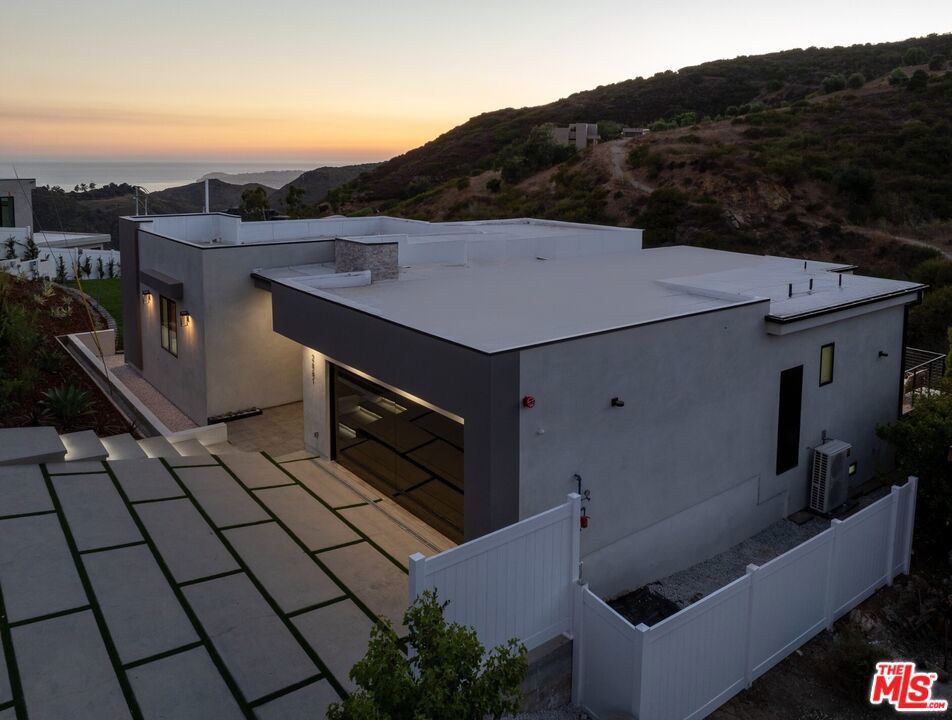 2881 Seabreeze Drive