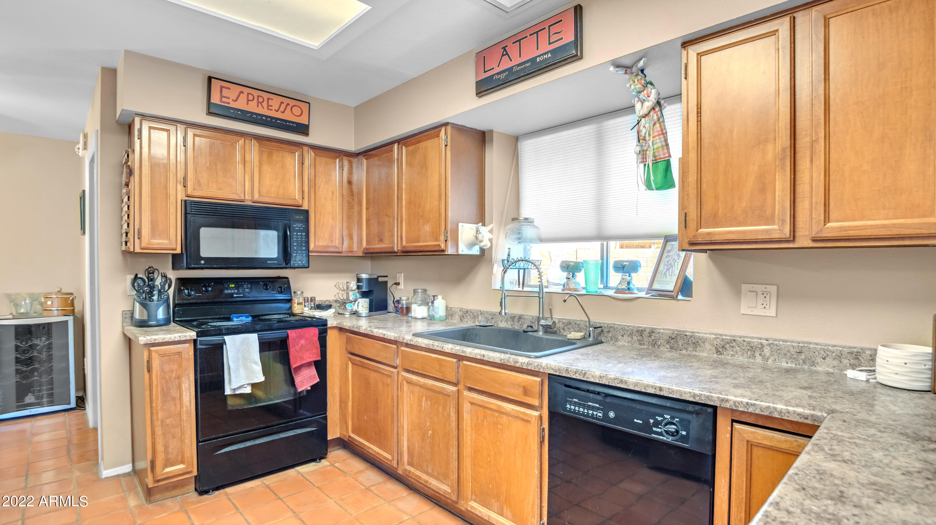 4325 E WOODLAND Drive