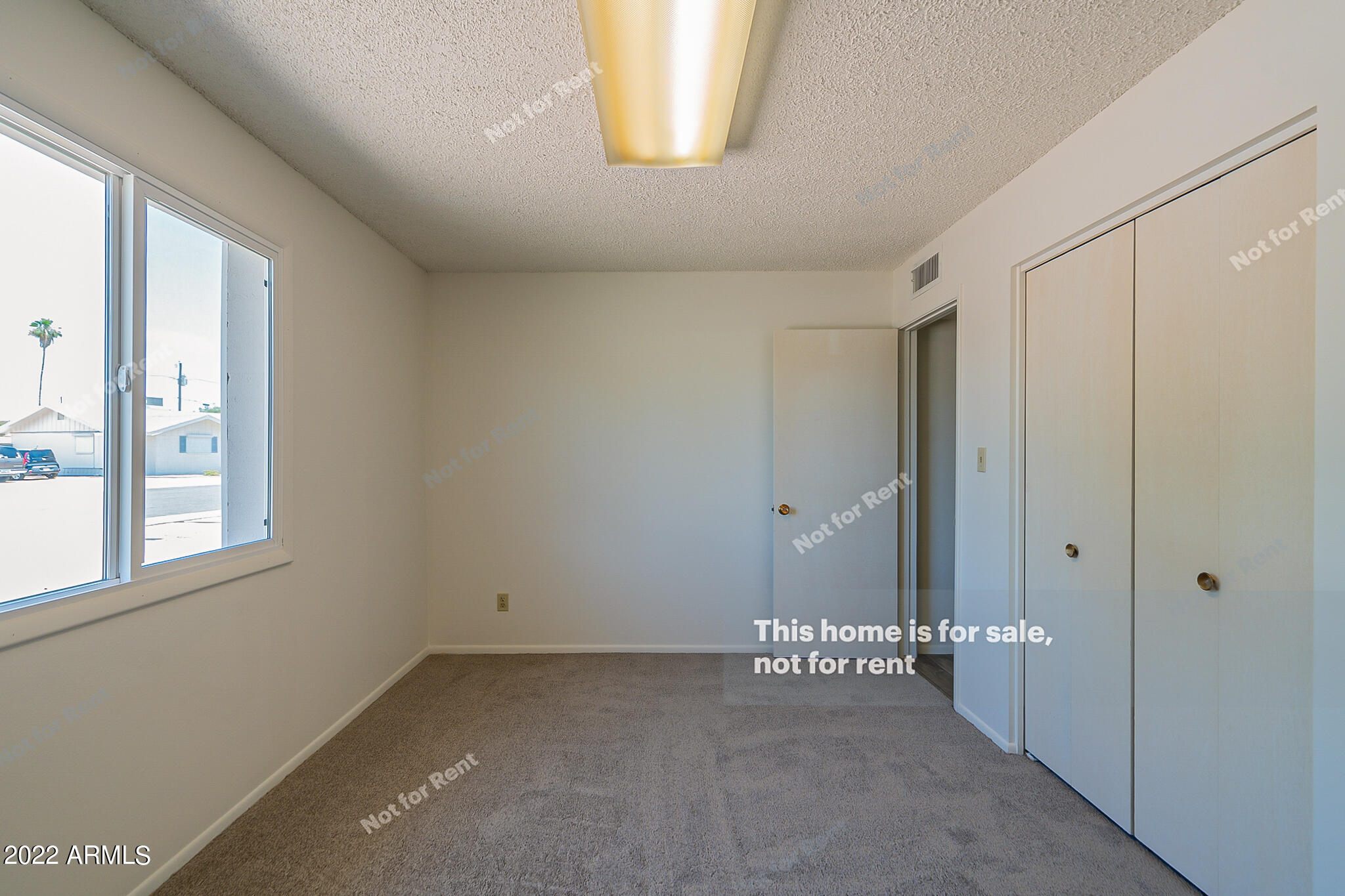 1041 E FAIRMONT Drive