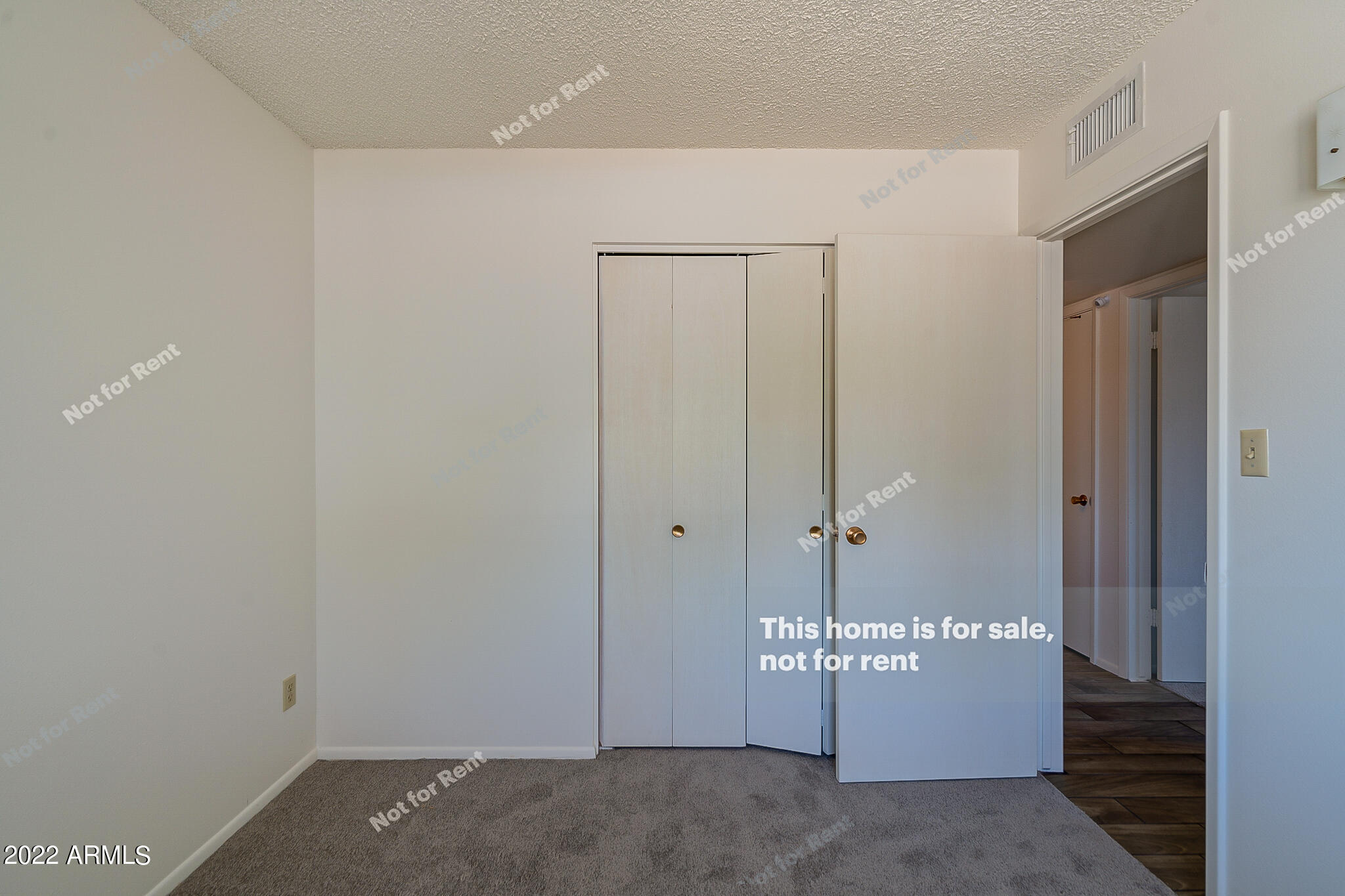 1041 E FAIRMONT Drive