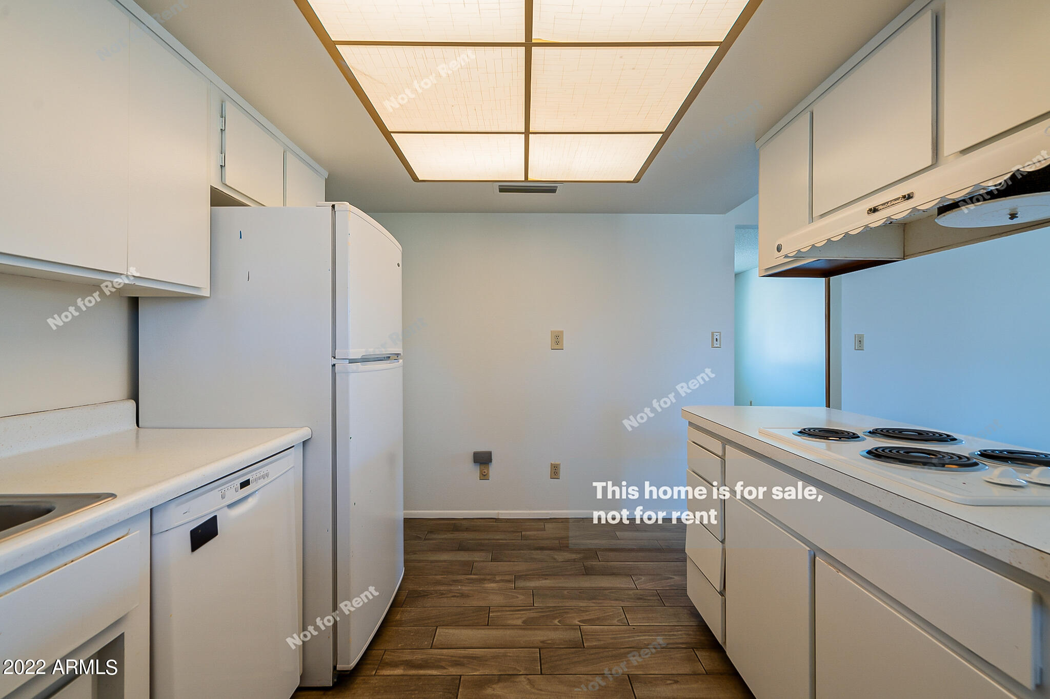 1041 E FAIRMONT Drive