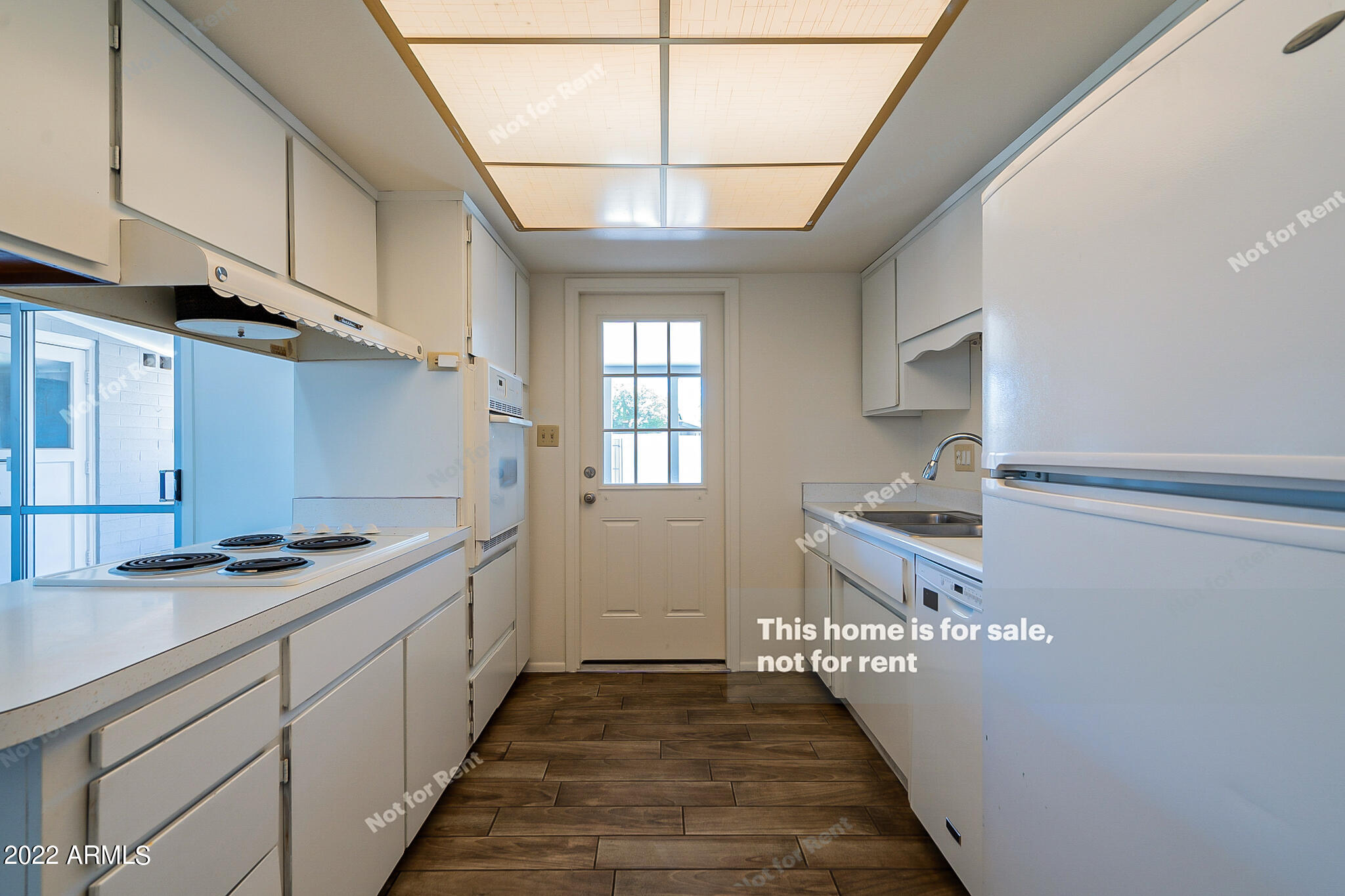 1041 E FAIRMONT Drive