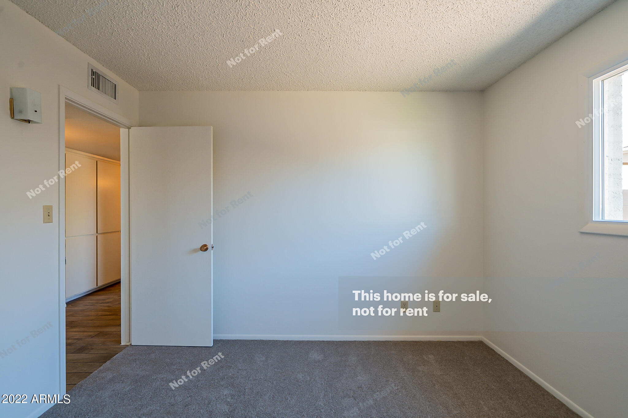 1041 E FAIRMONT Drive