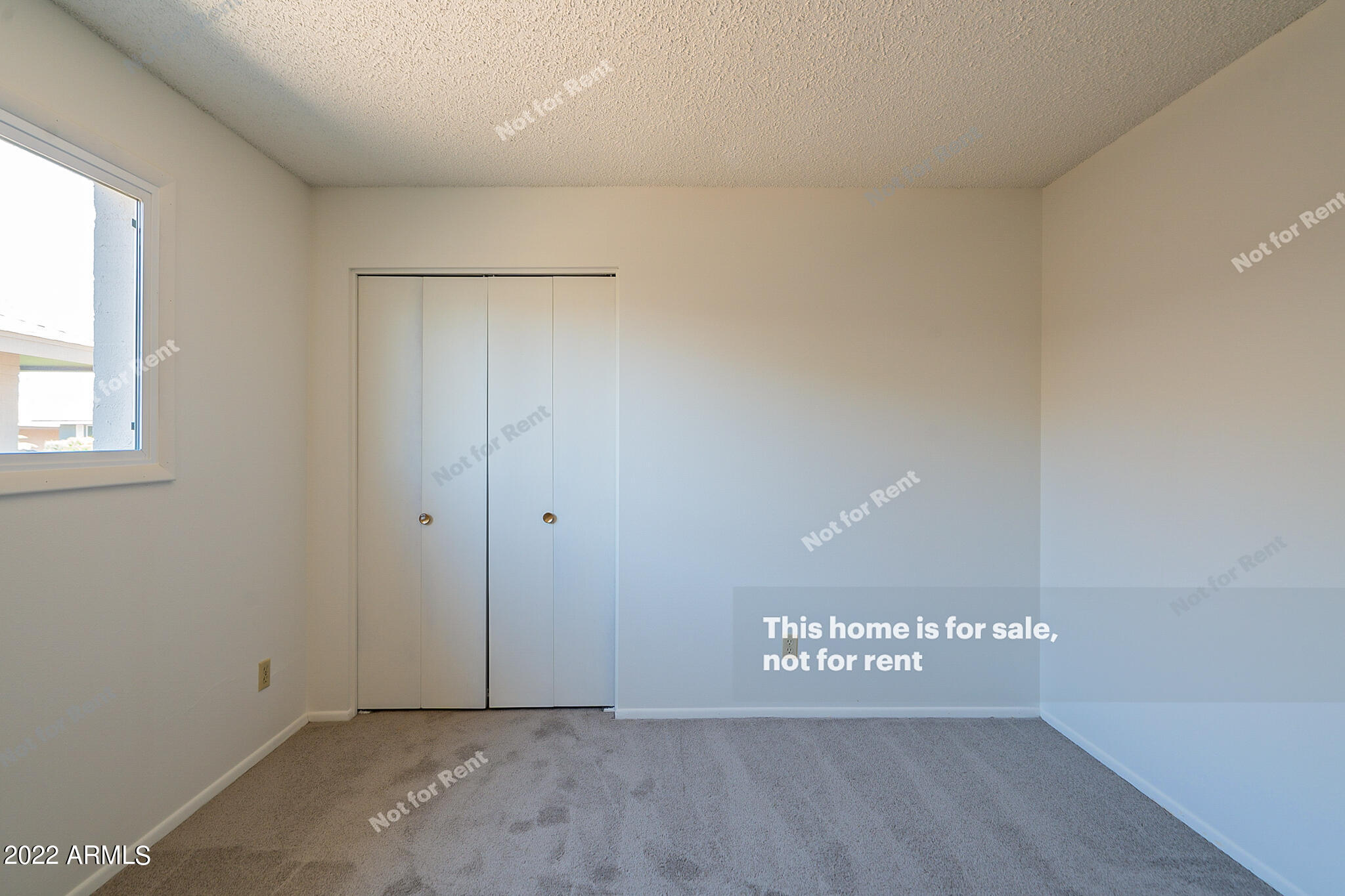 1041 E FAIRMONT Drive