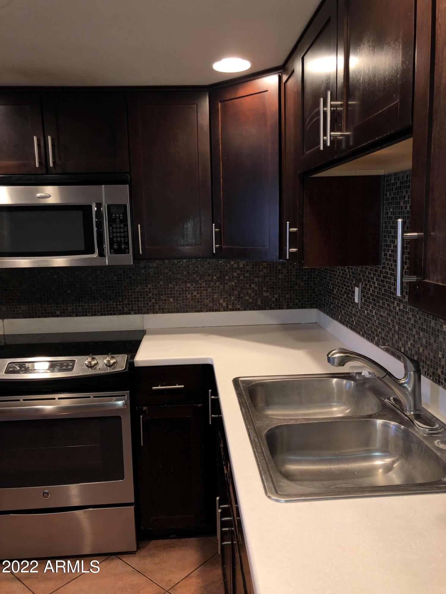 8211 E GARFIELD Street Unit: J13