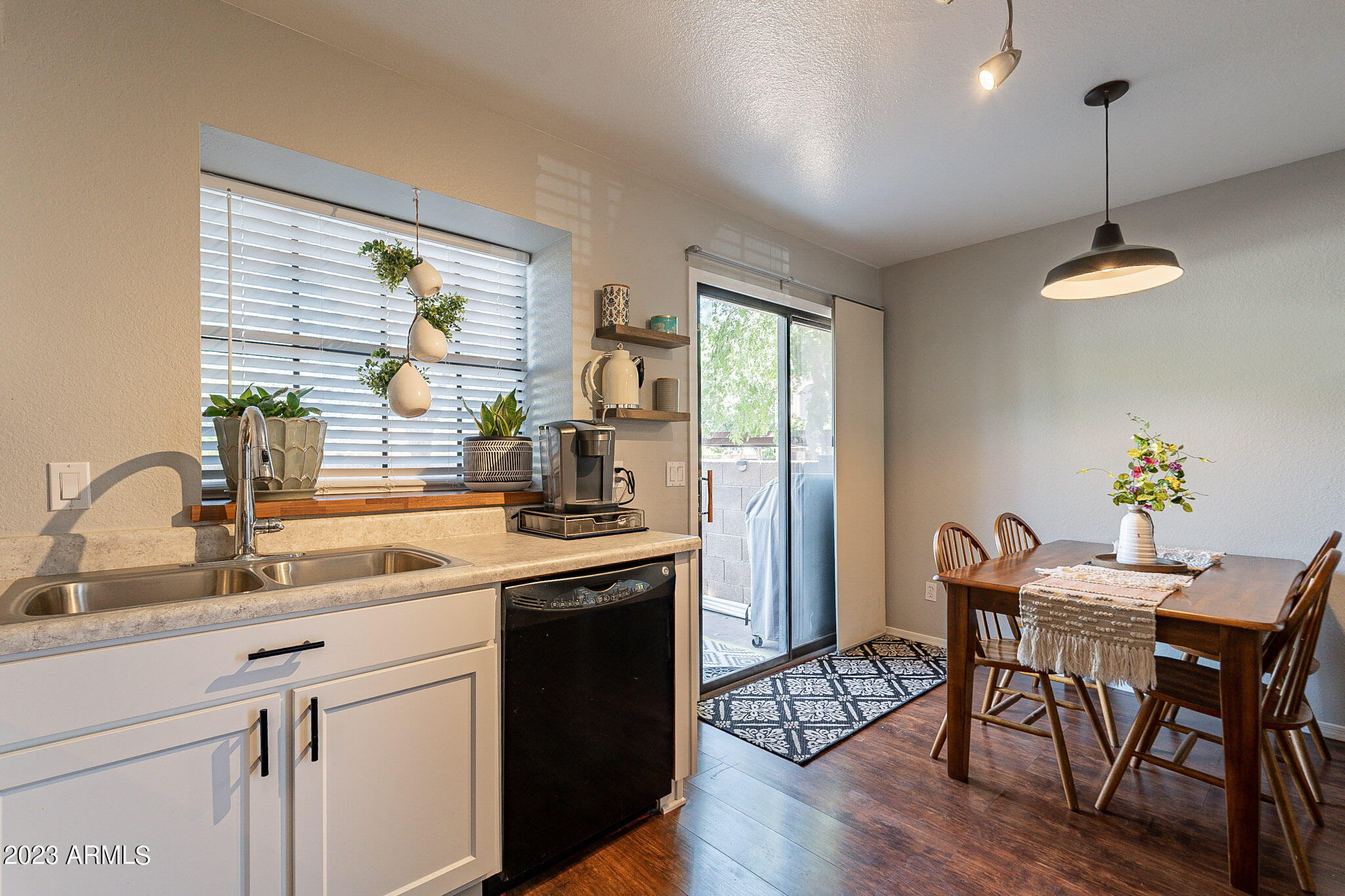 921 W UNIVERSITY Drive Unit: 1006