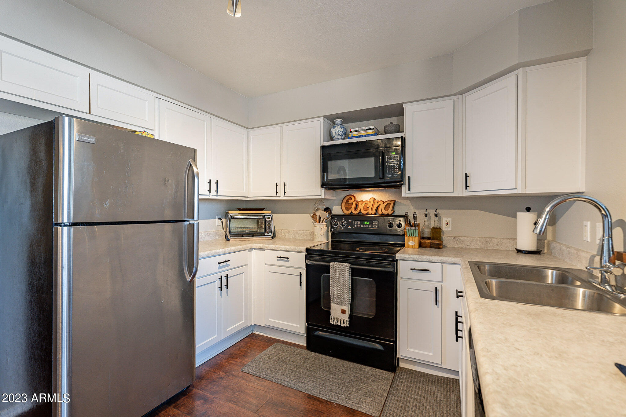 921 W UNIVERSITY Drive Unit: 1006