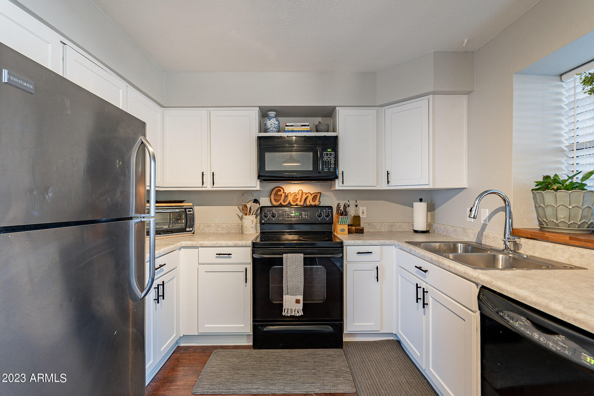 921 W UNIVERSITY Drive Unit: 1006