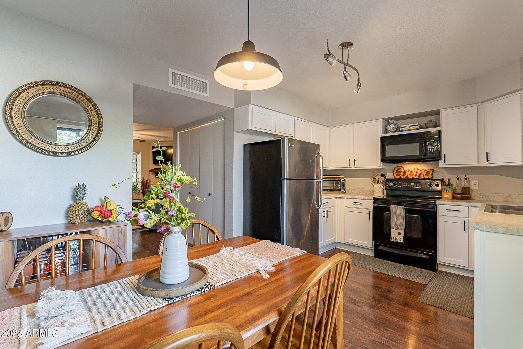 921 W UNIVERSITY Drive Unit: 1006