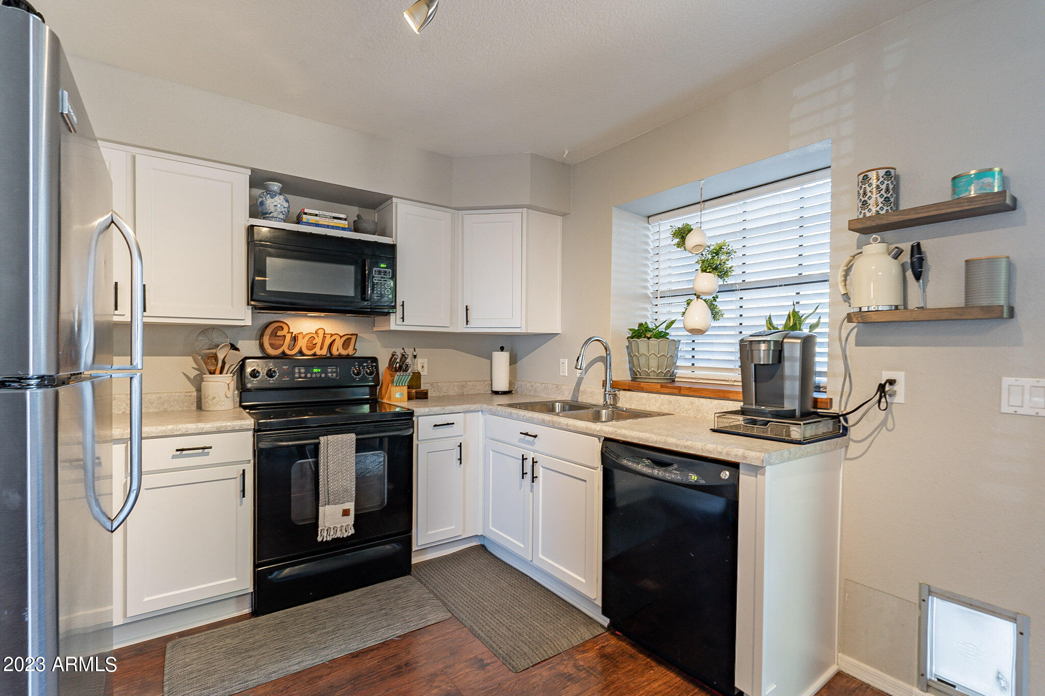 921 W UNIVERSITY Drive Unit: 1006