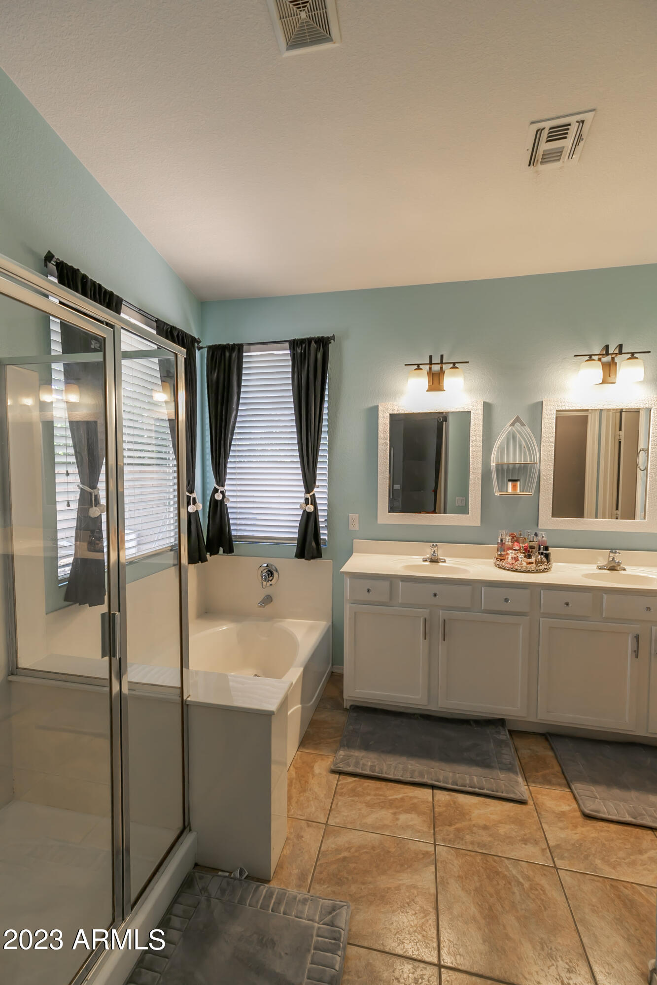 10249 E JUANITA Circle