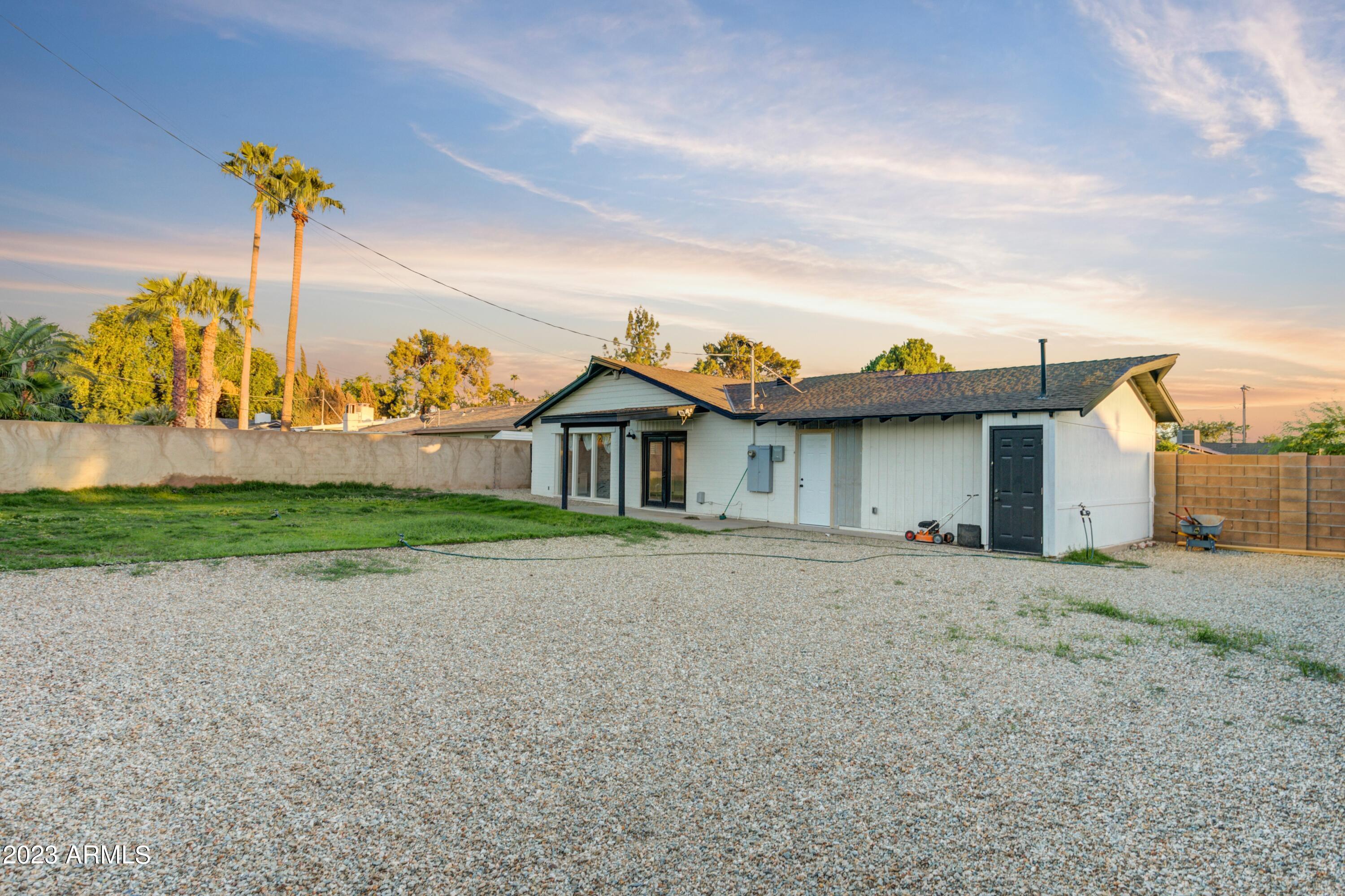 702 E Desert Park Lane