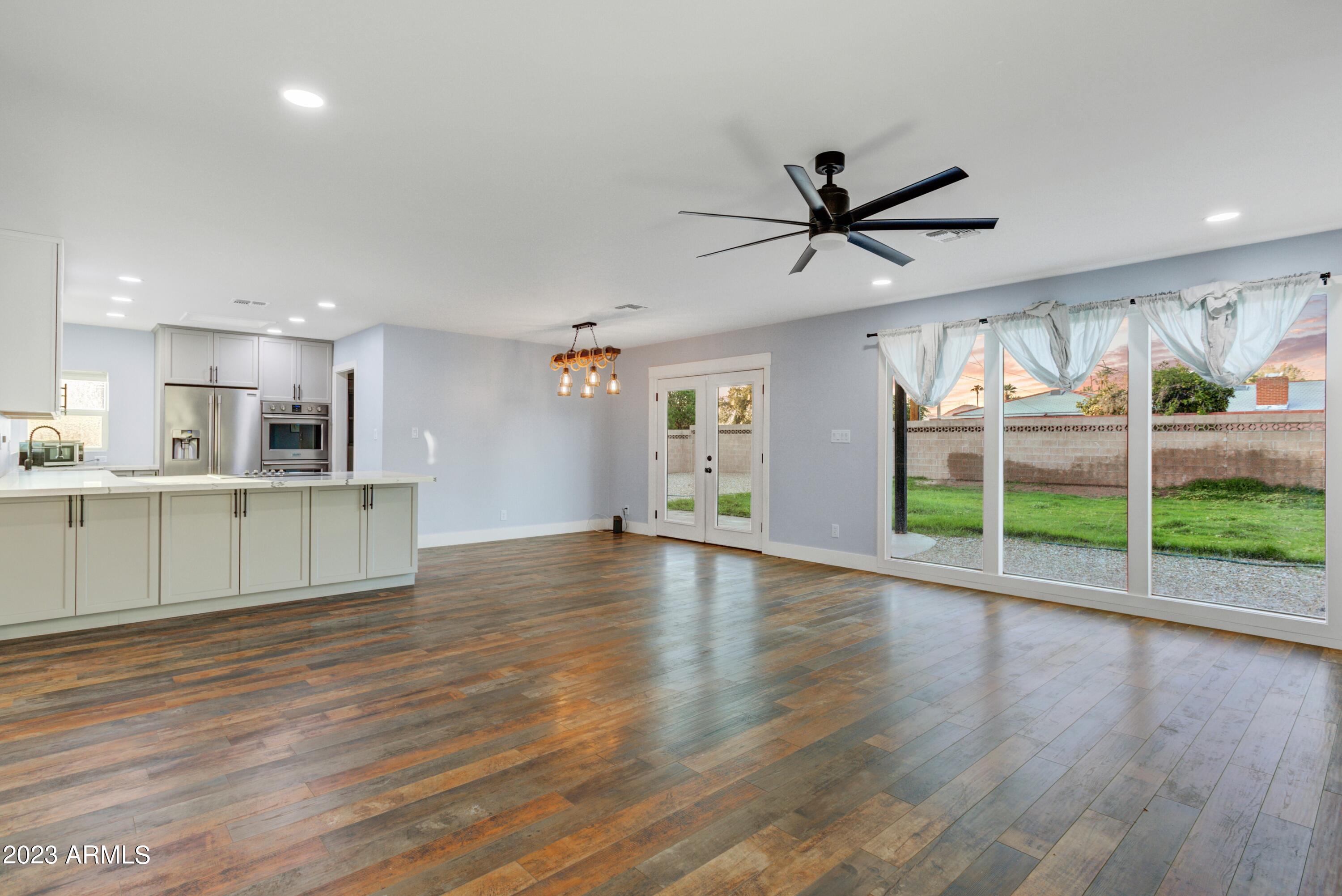 702 E Desert Park Lane