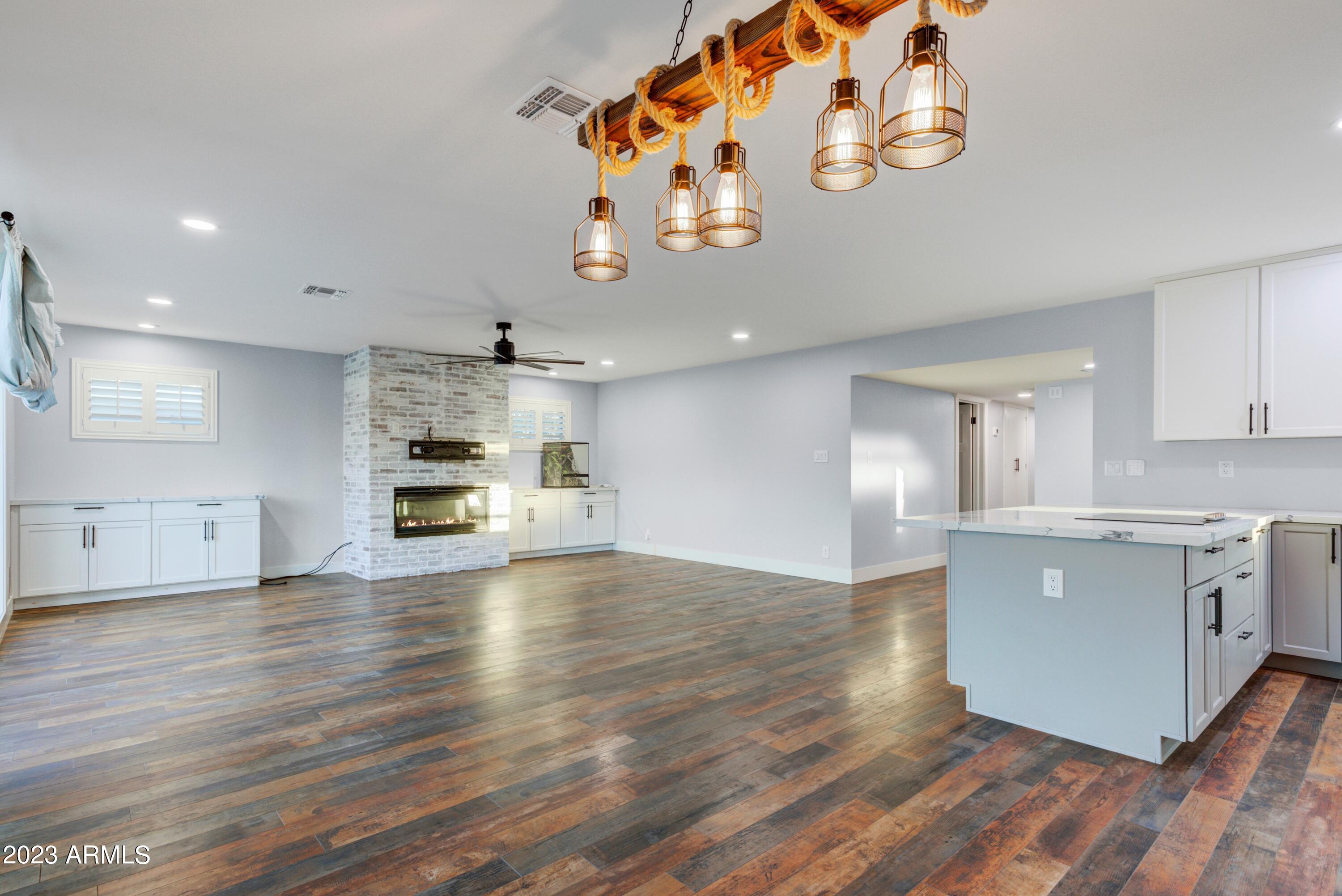 702 E Desert Park Lane