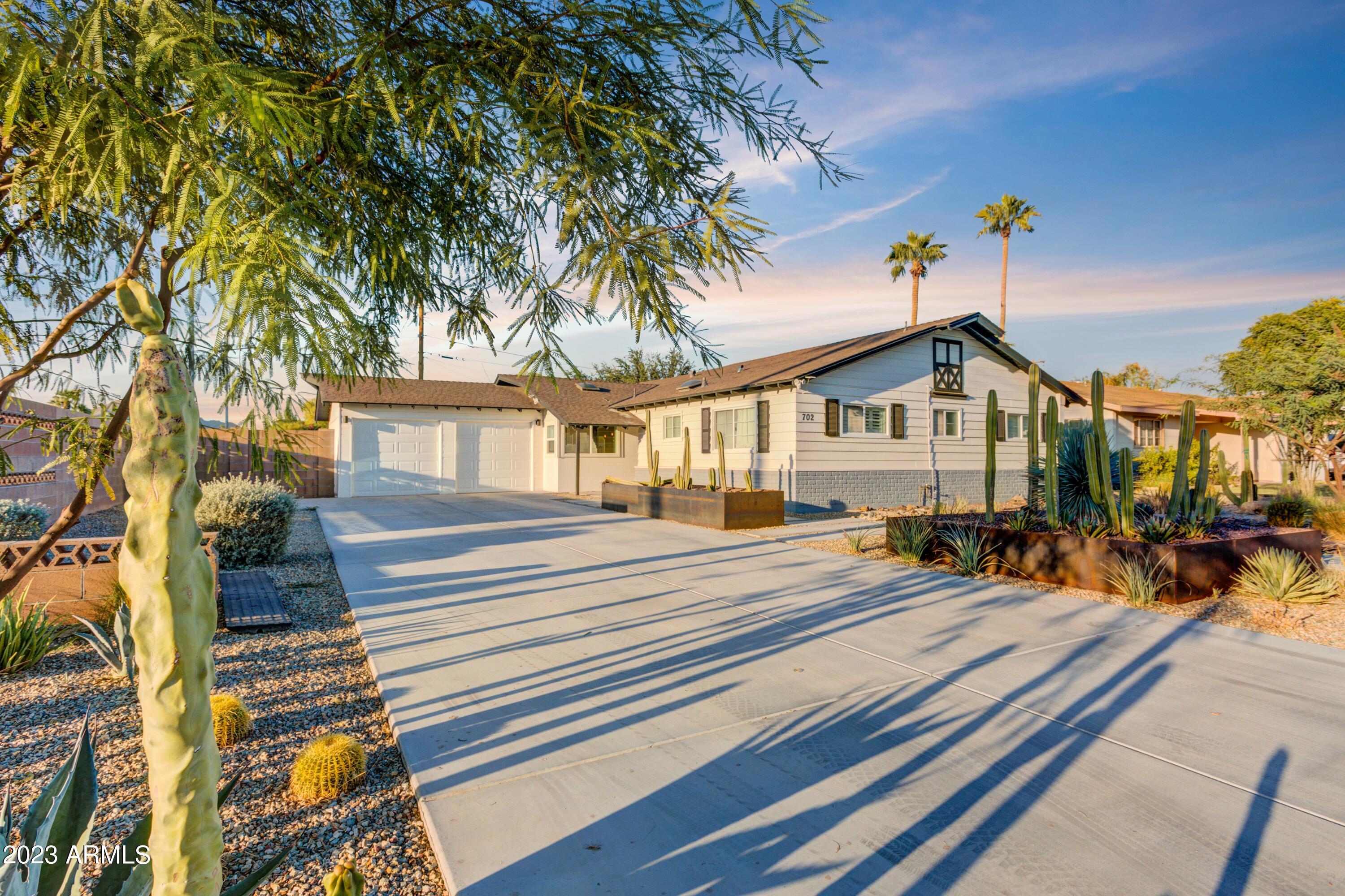 702 E Desert Park Lane