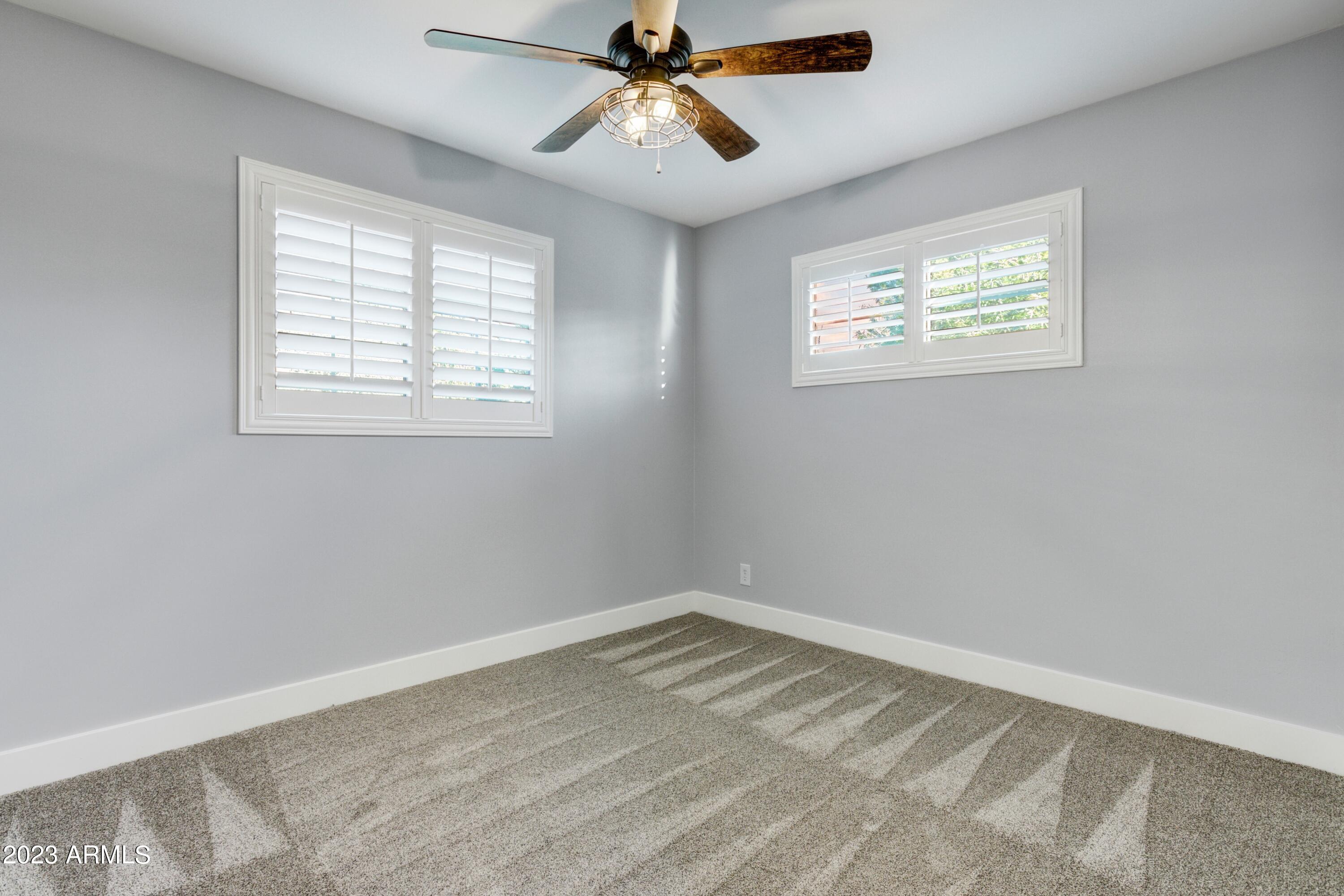 702 E Desert Park Lane