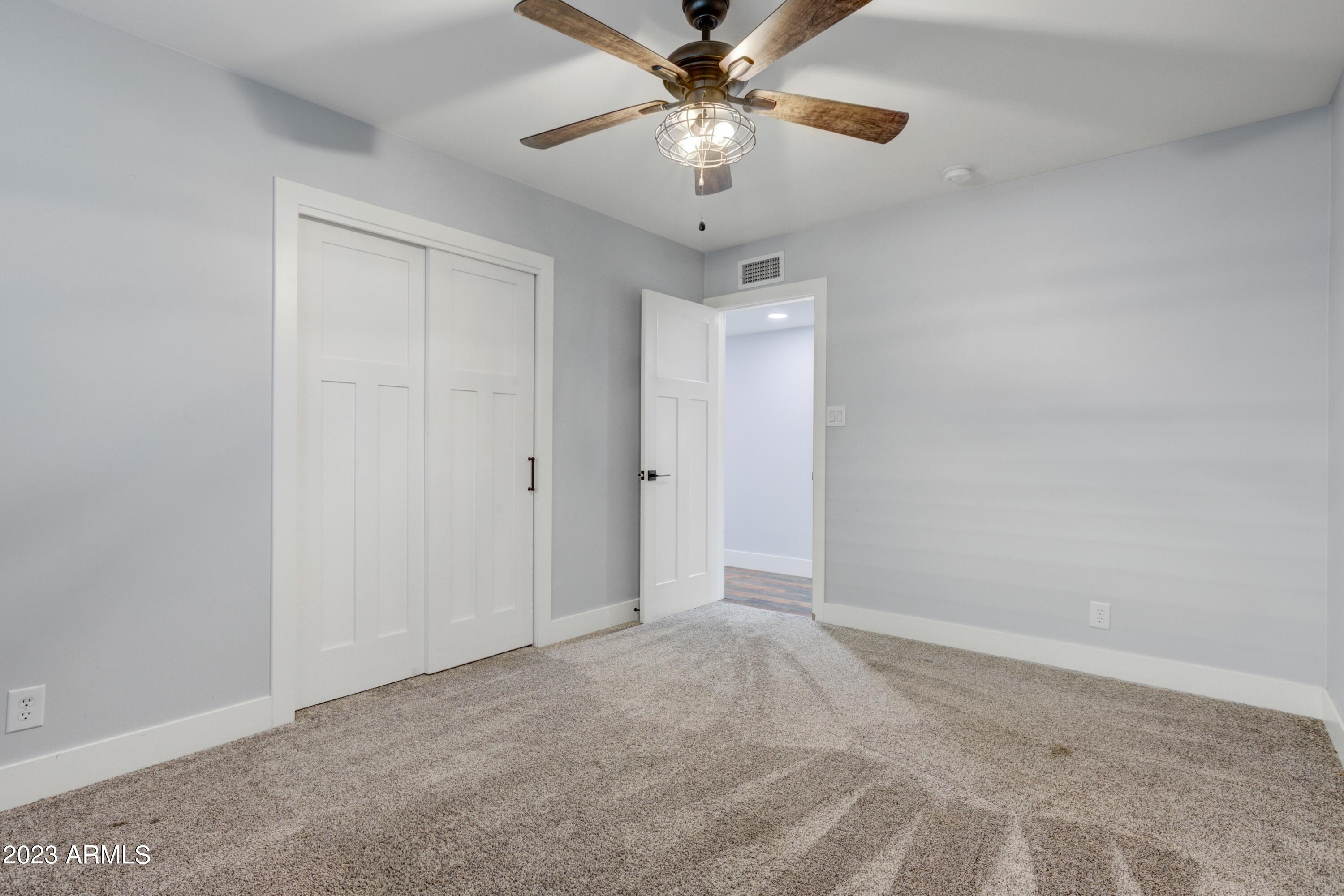 702 E Desert Park Lane