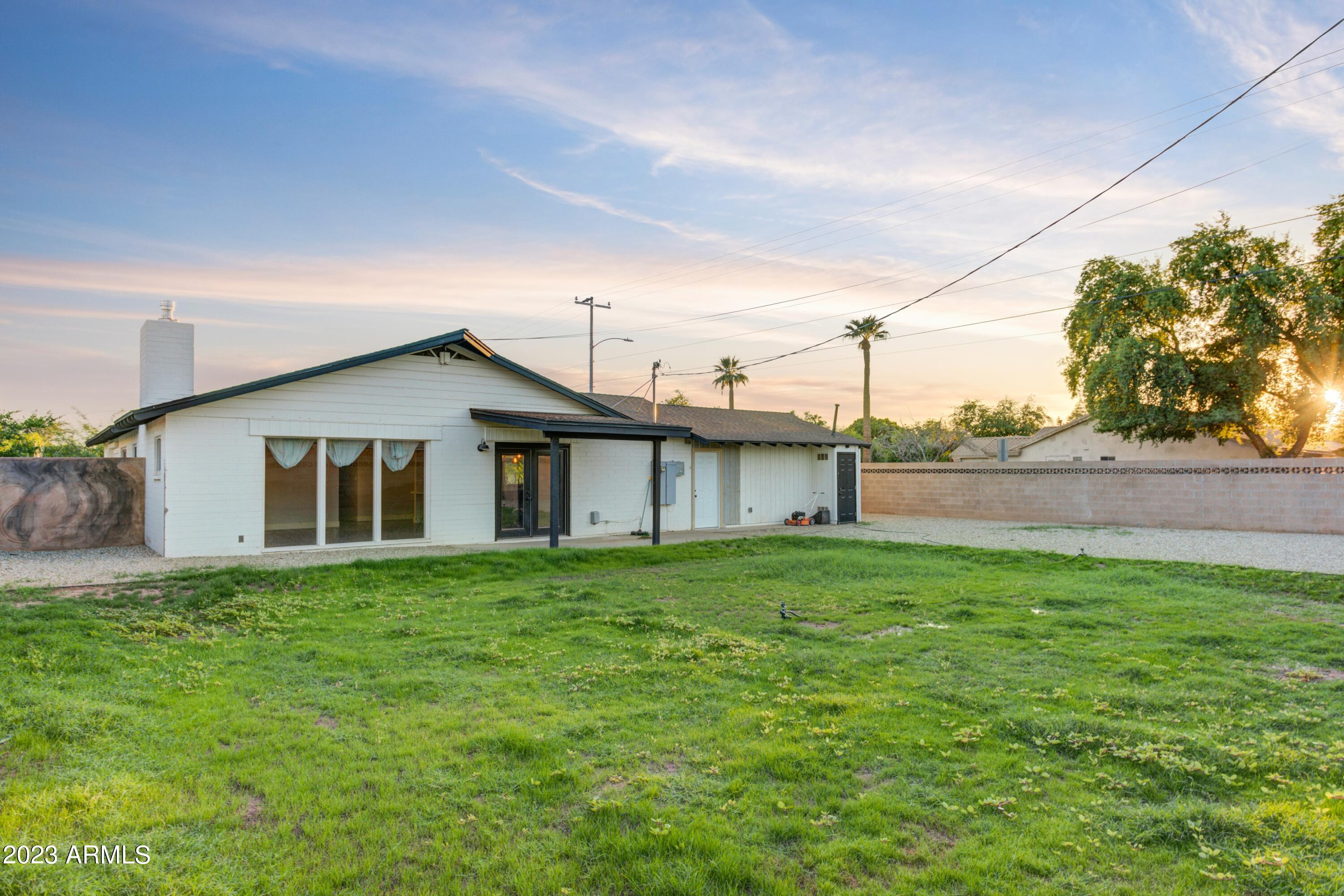 702 E Desert Park Lane