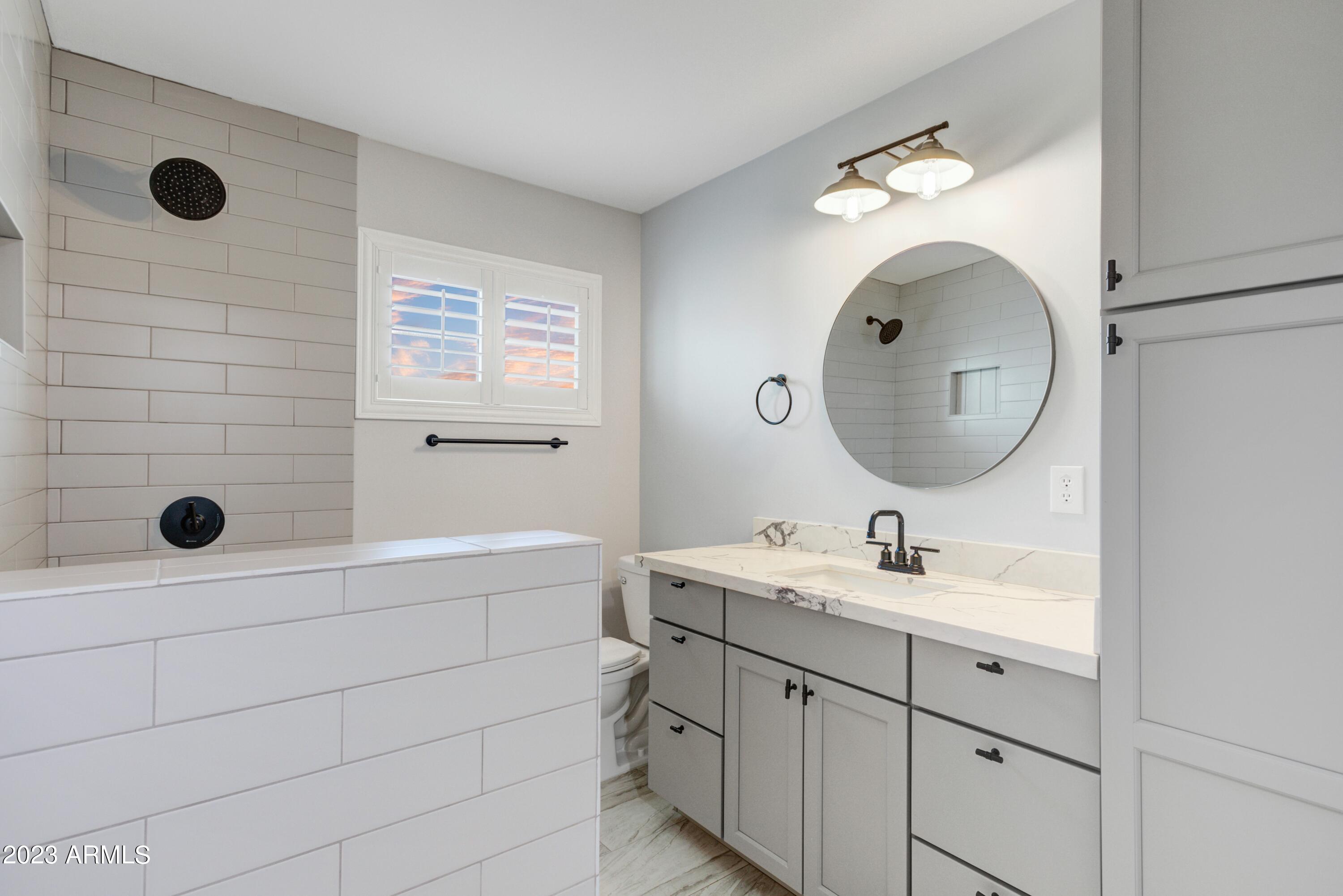 702 E Desert Park Lane