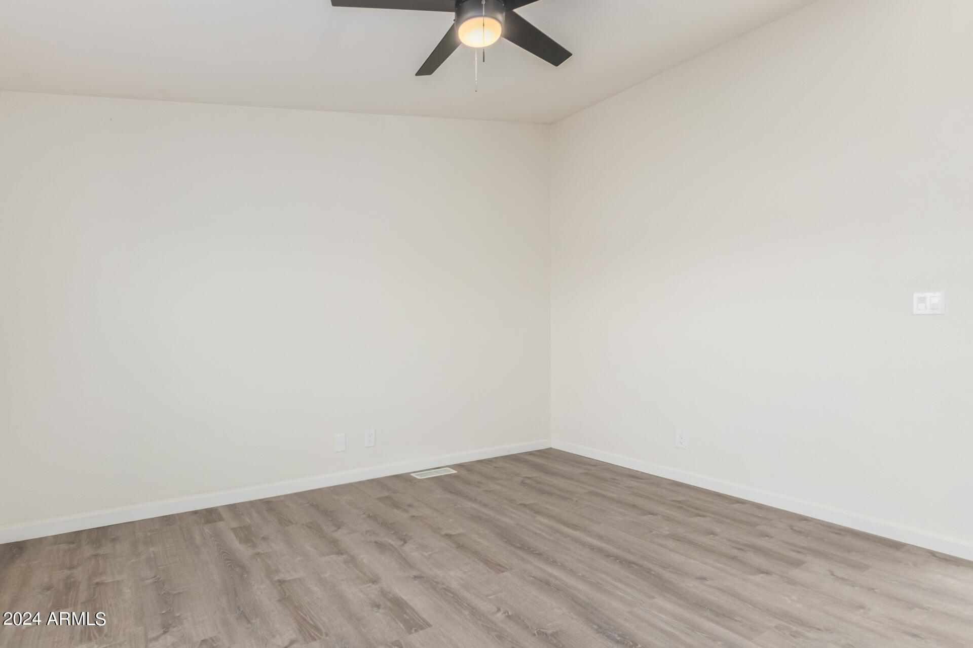 2816 W TWIN PEAKS Lane