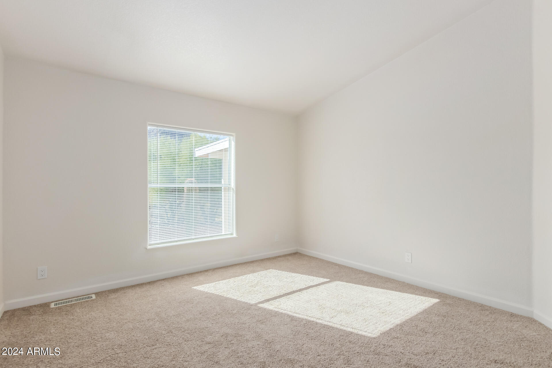 2816 W TWIN PEAKS Lane