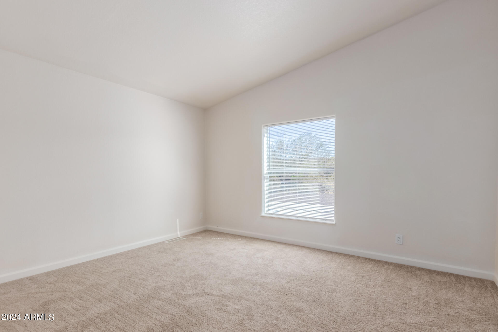 2816 W TWIN PEAKS Lane