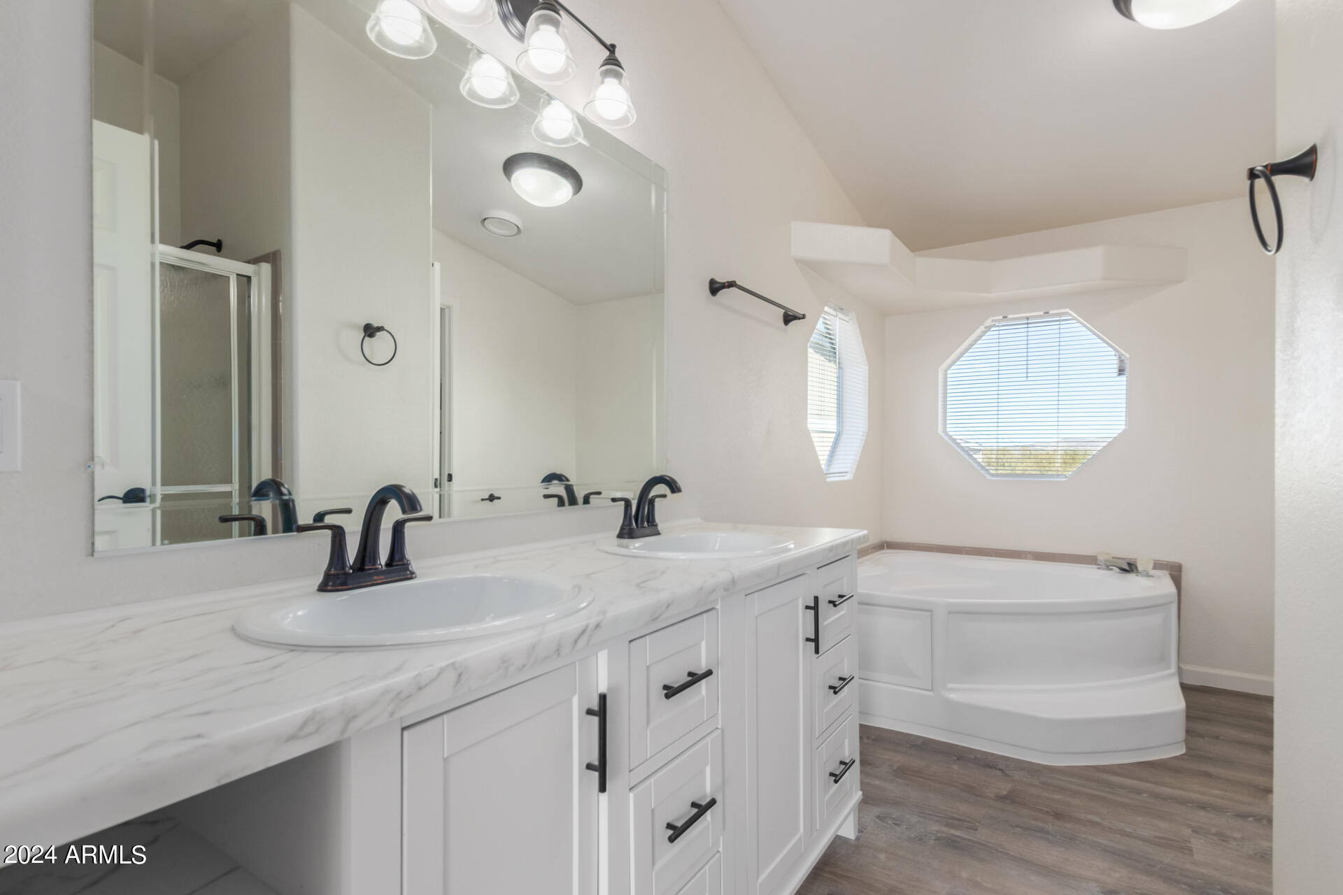 2816 W TWIN PEAKS Lane