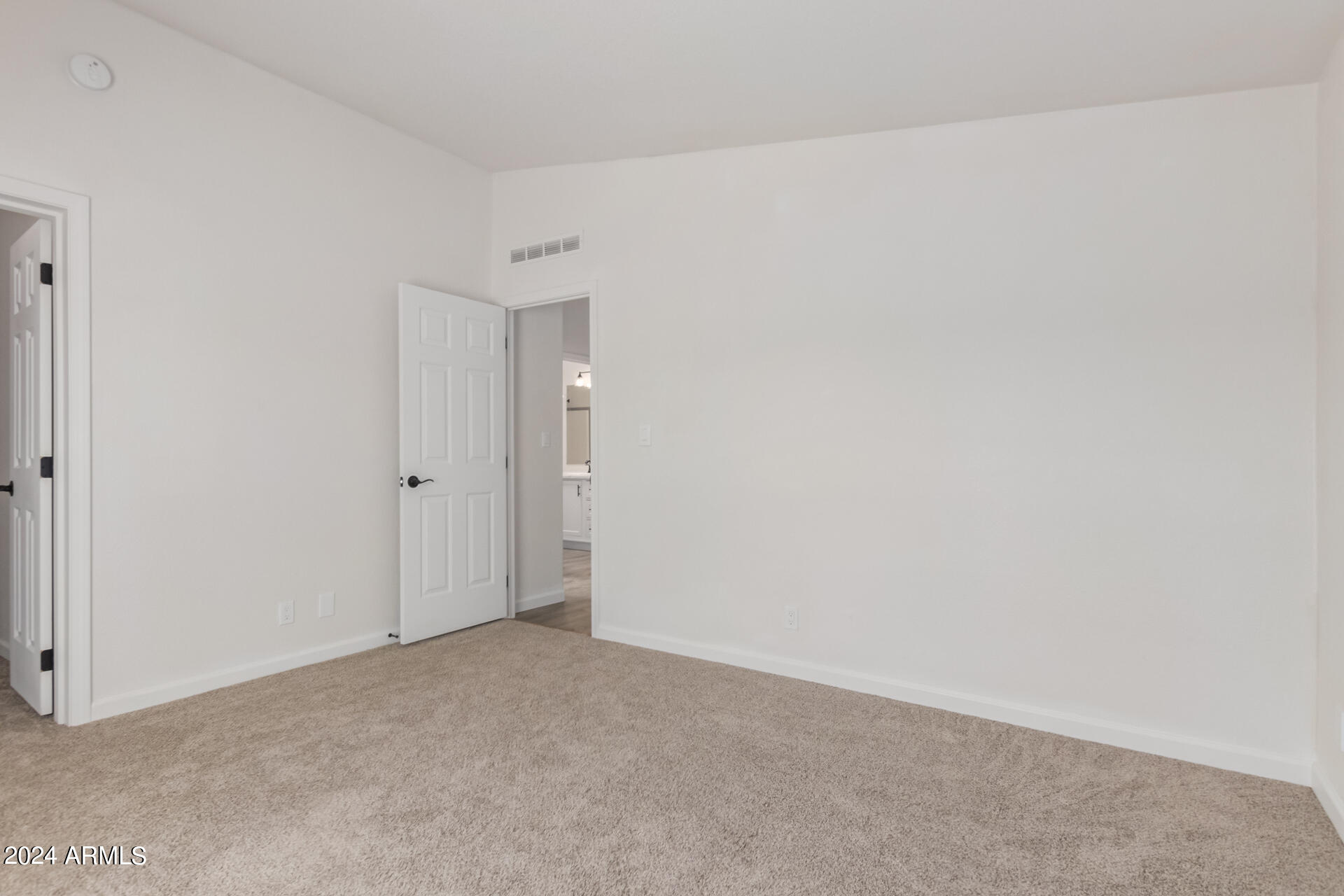 2816 W TWIN PEAKS Lane