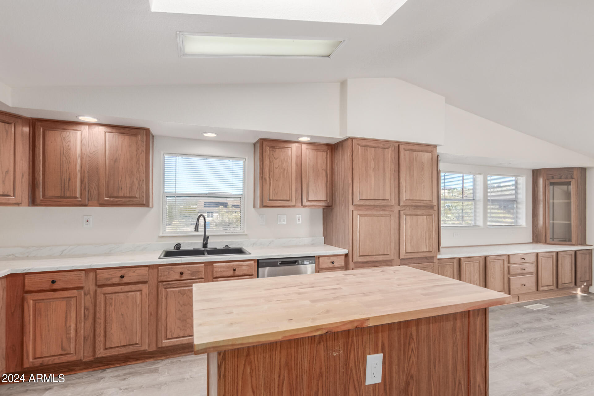 2816 W TWIN PEAKS Lane