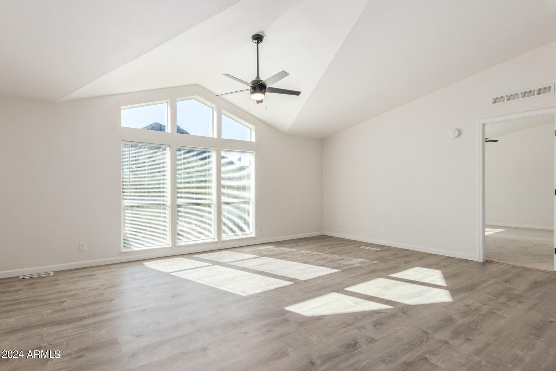 2816 W TWIN PEAKS Lane