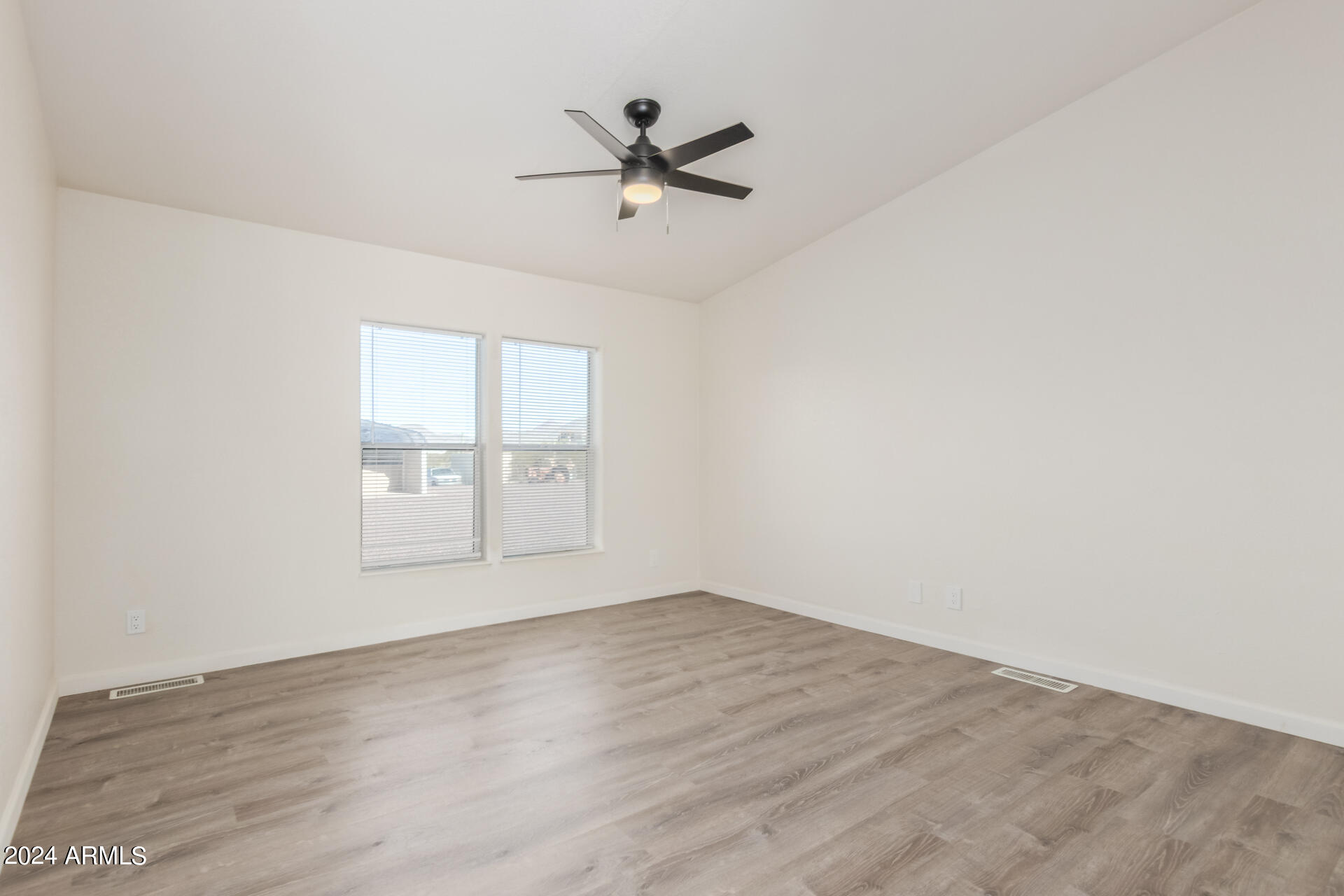 2816 W TWIN PEAKS Lane