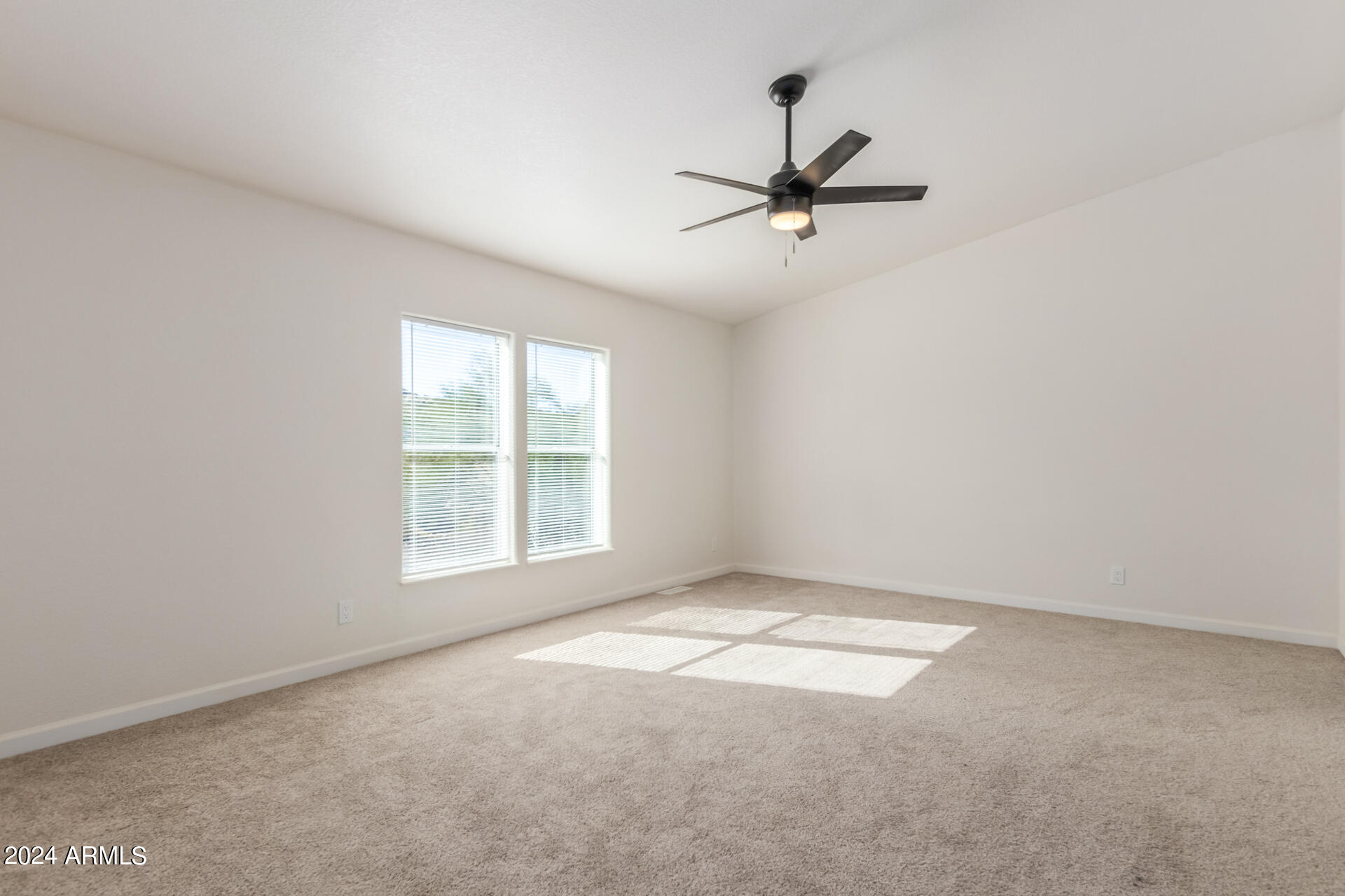 2816 W TWIN PEAKS Lane