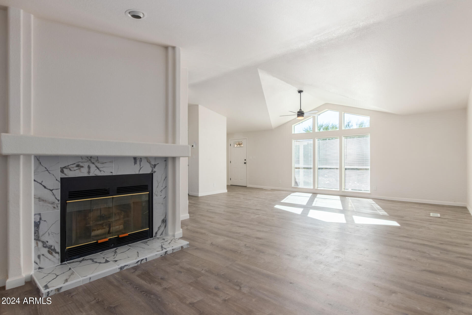 2816 W TWIN PEAKS Lane