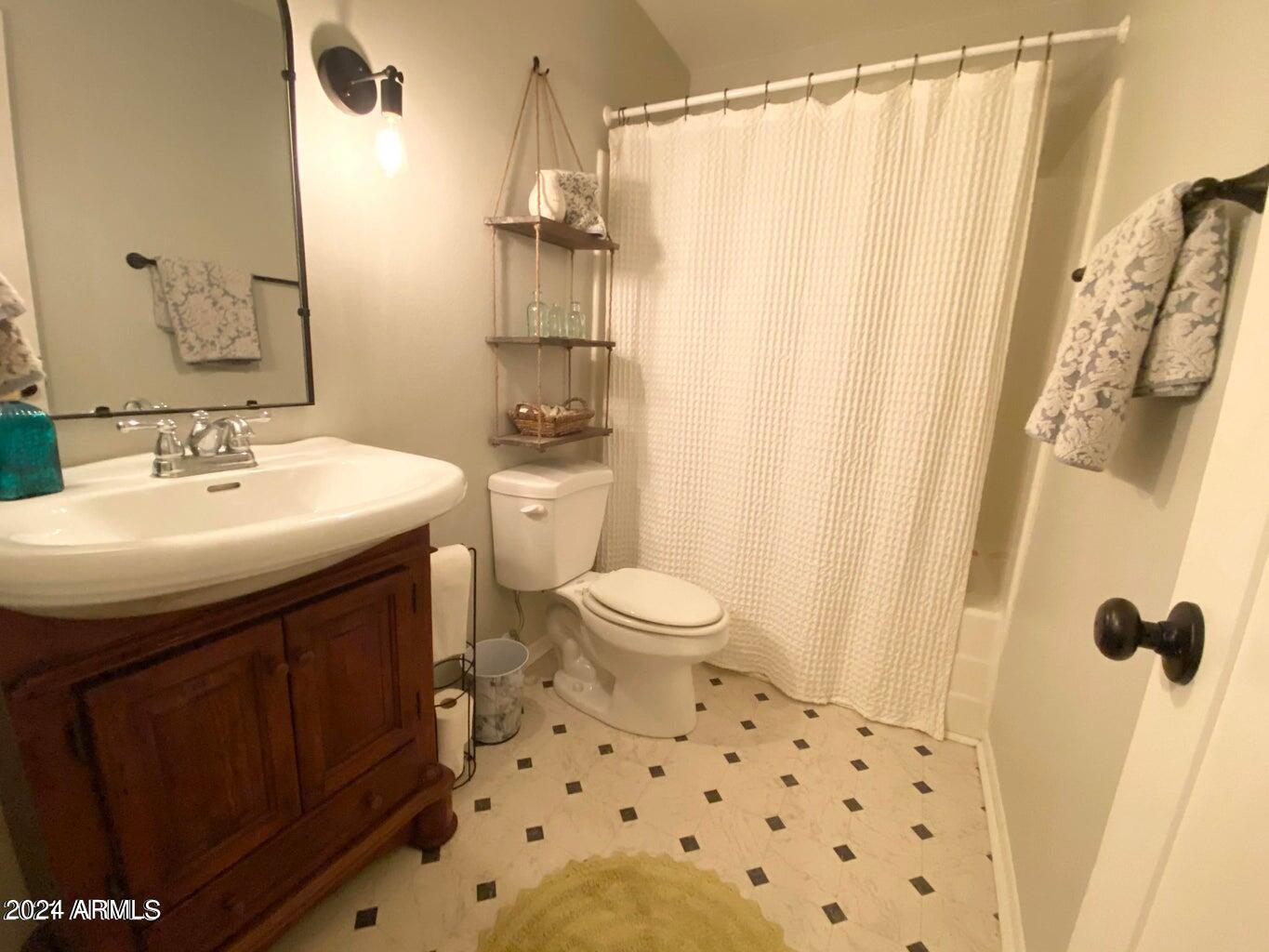 8456 E MONTEBELLO Avenue