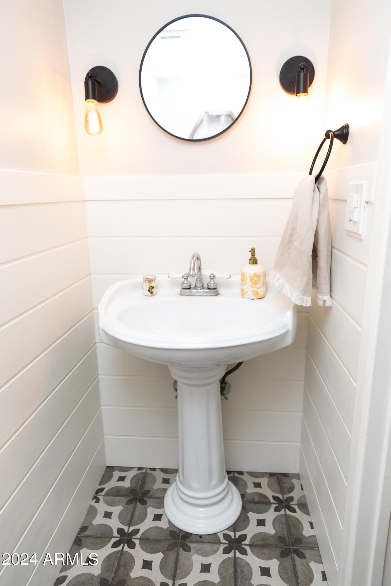 8456 E MONTEBELLO Avenue