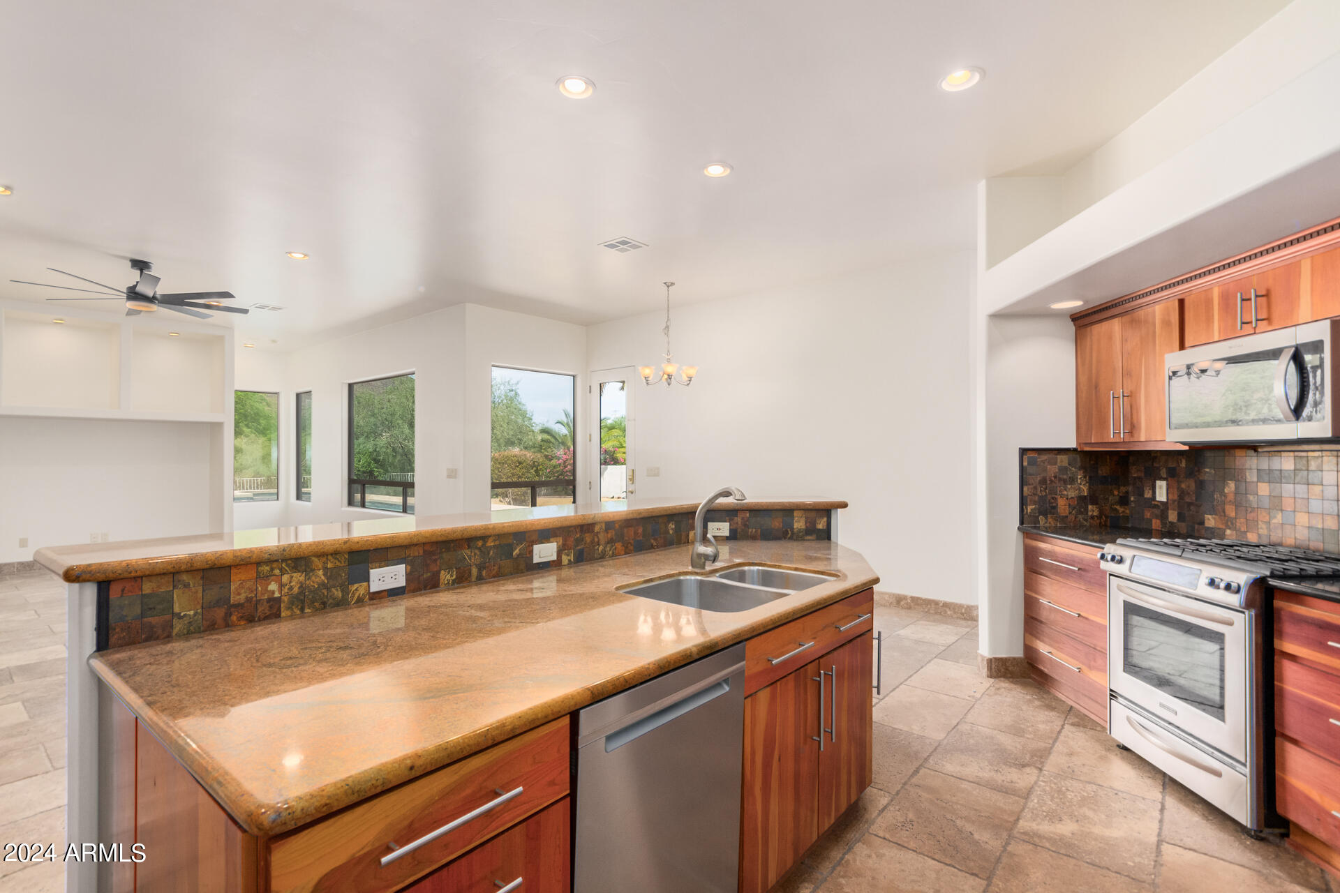 6128 W ALAMEDA Road