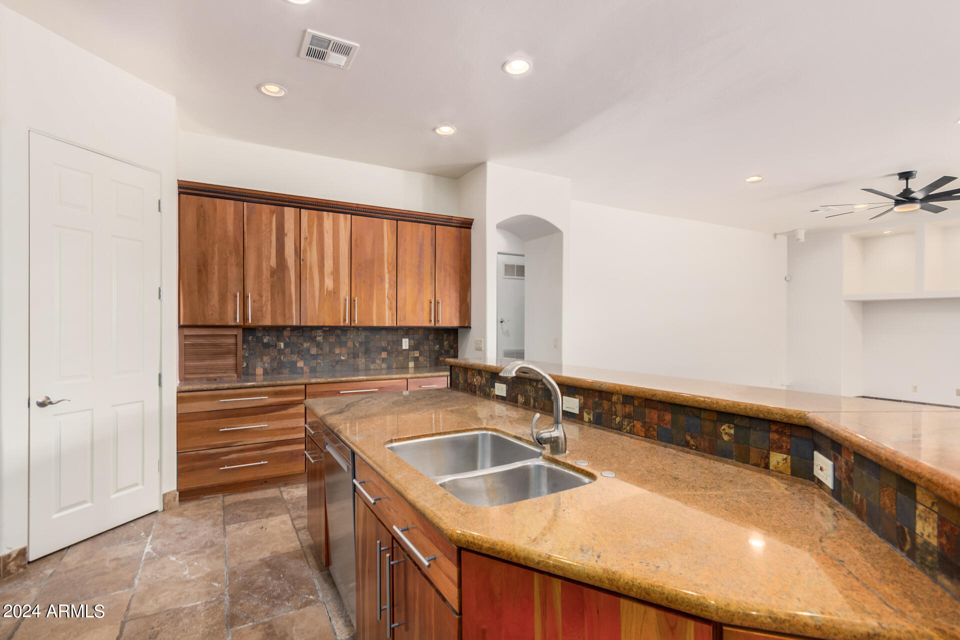 6128 W ALAMEDA Road