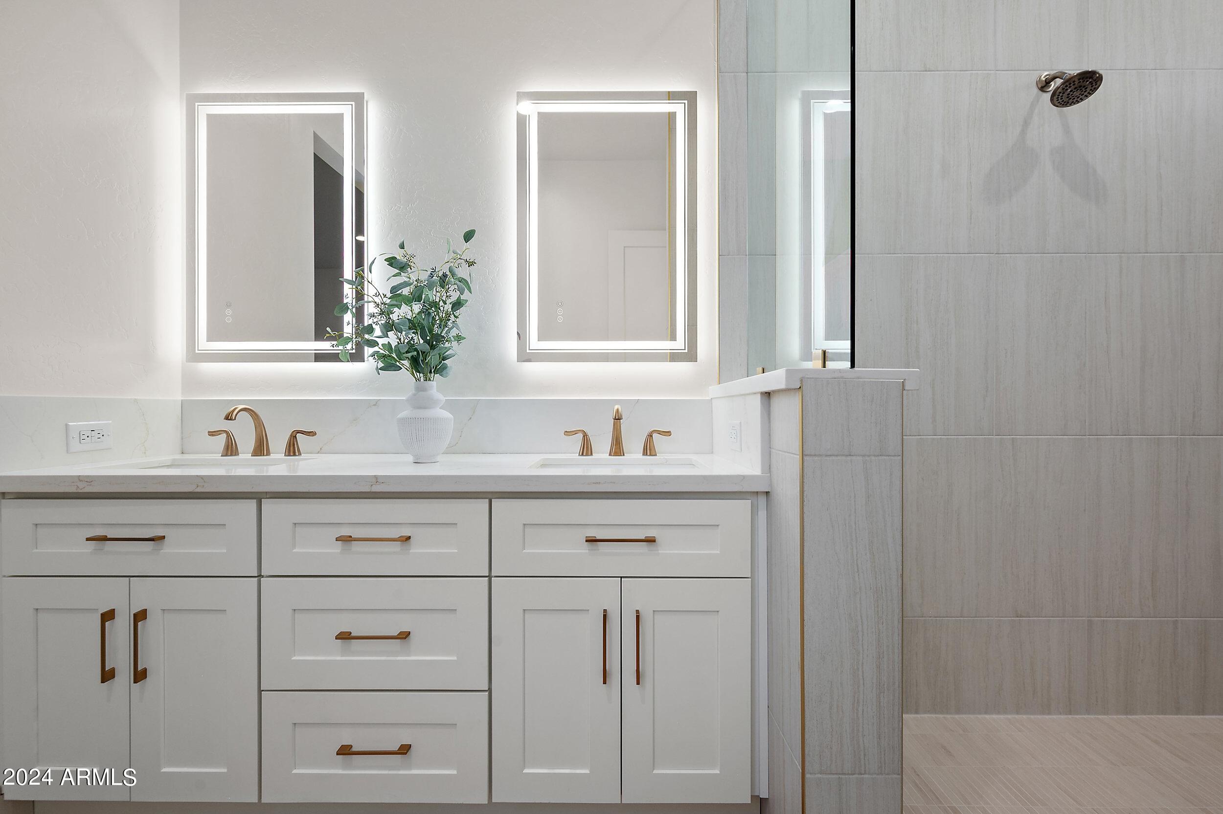 1642 E CIRCLE MOUNTAIN Road