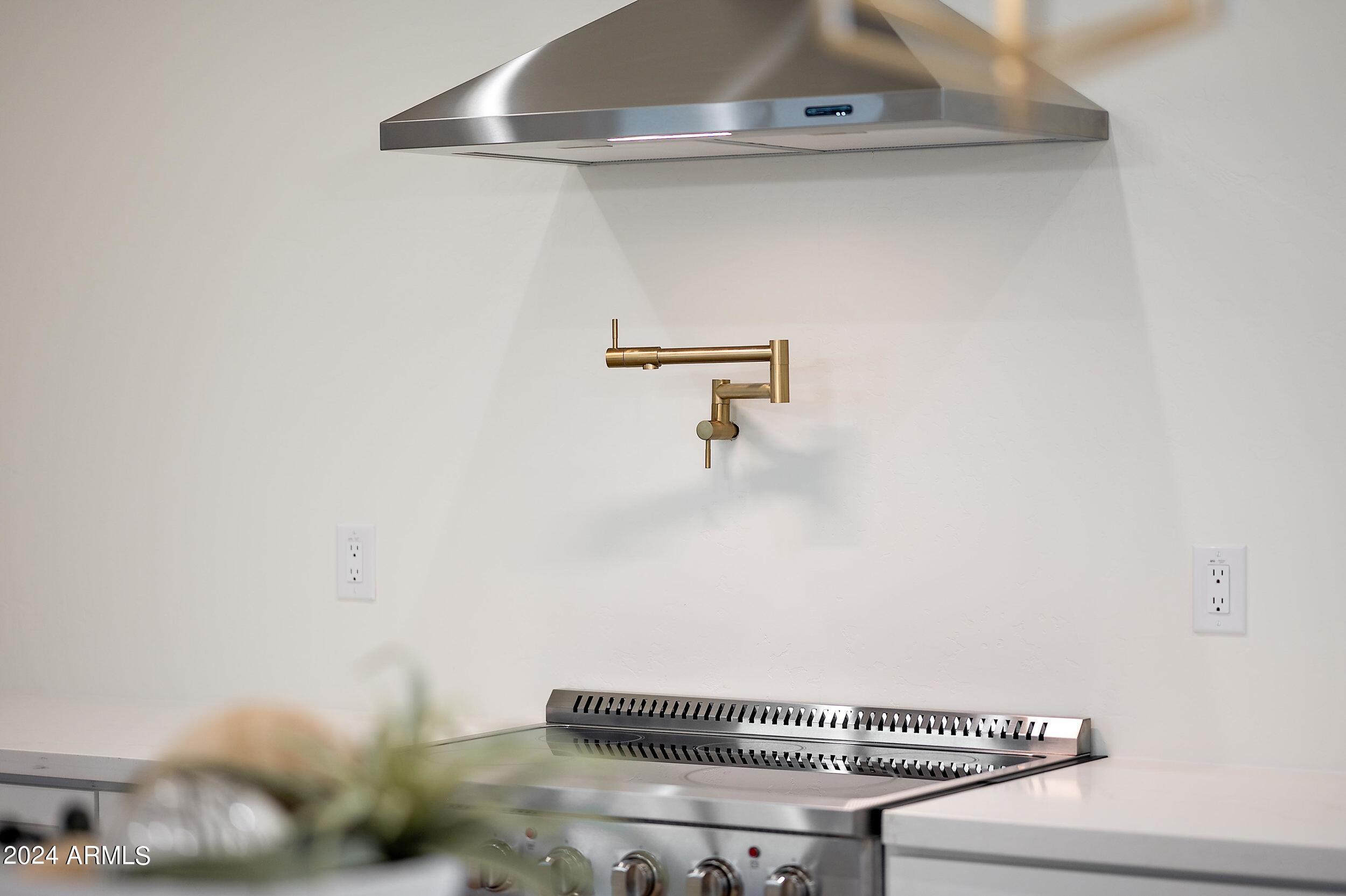 1642 E CIRCLE MOUNTAIN Road